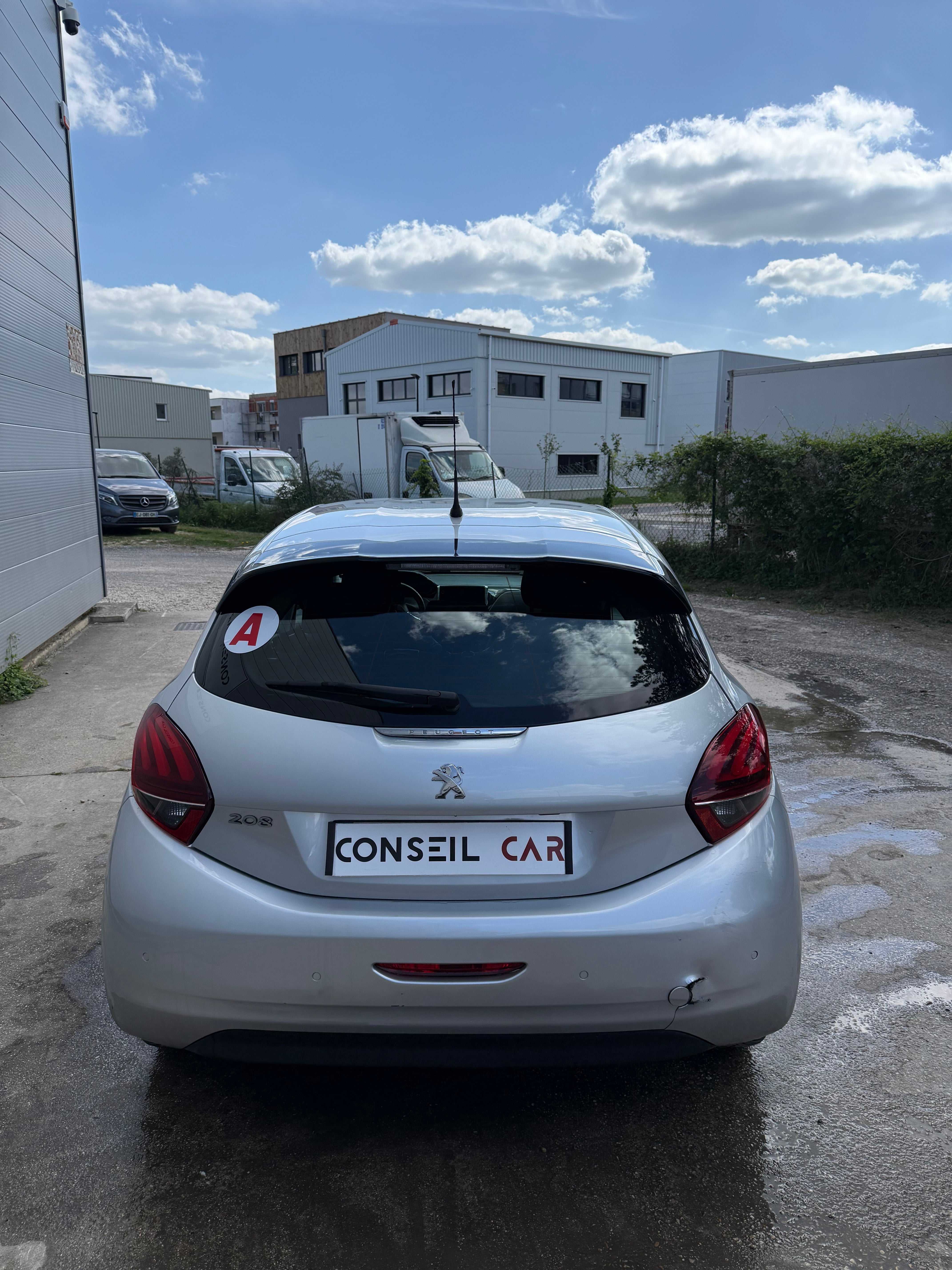 Peugeot 208 Phase 2 1.6 Blue HDi 75cv Peugeot 208 Phase 2 1.6 Blue HDi 75cv