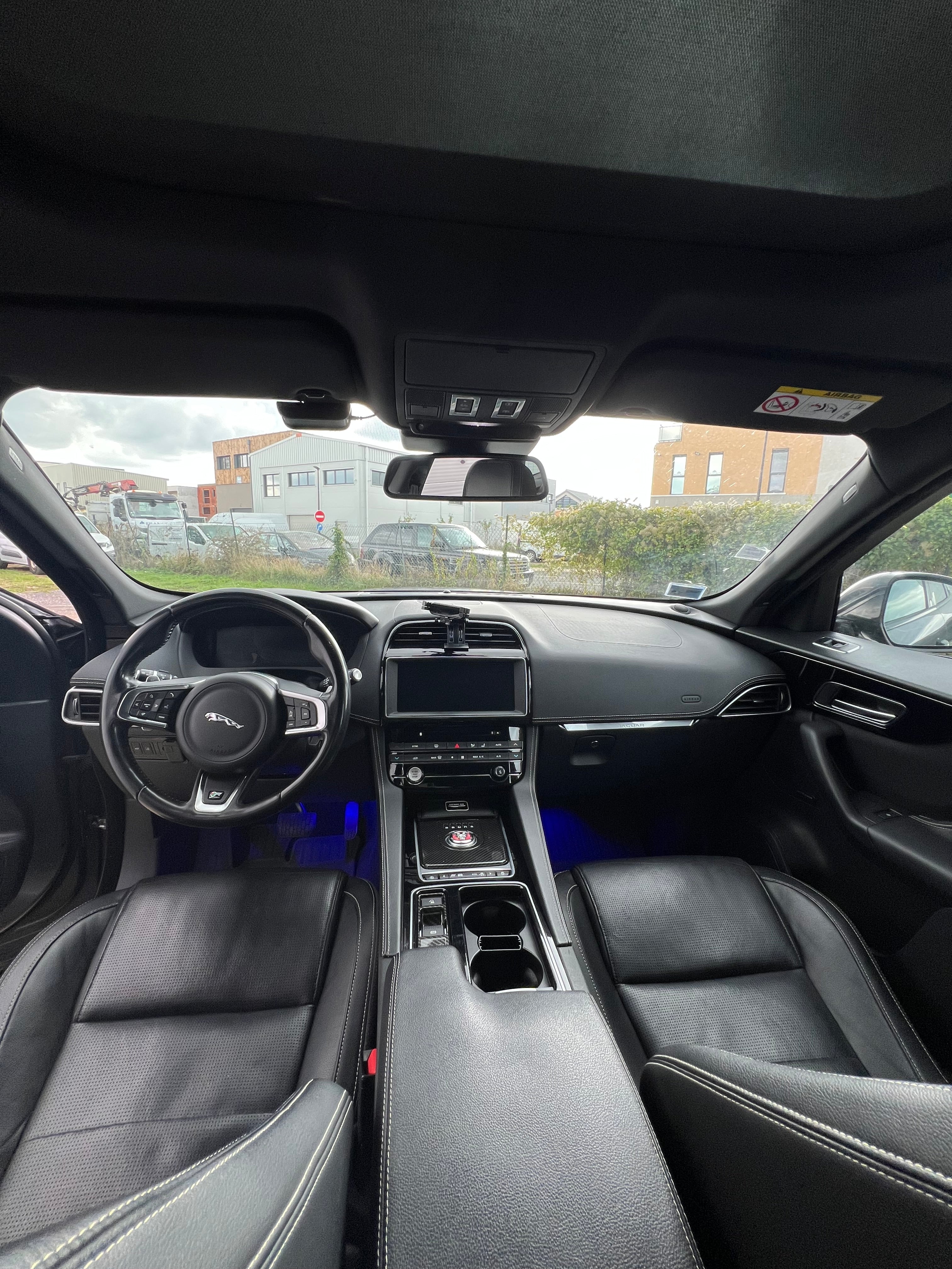 Jaguar F-Pace 2.0 D AWD R Sport 180cv Jaguar F-Pace 2.0 D AWD R Sport 180cv