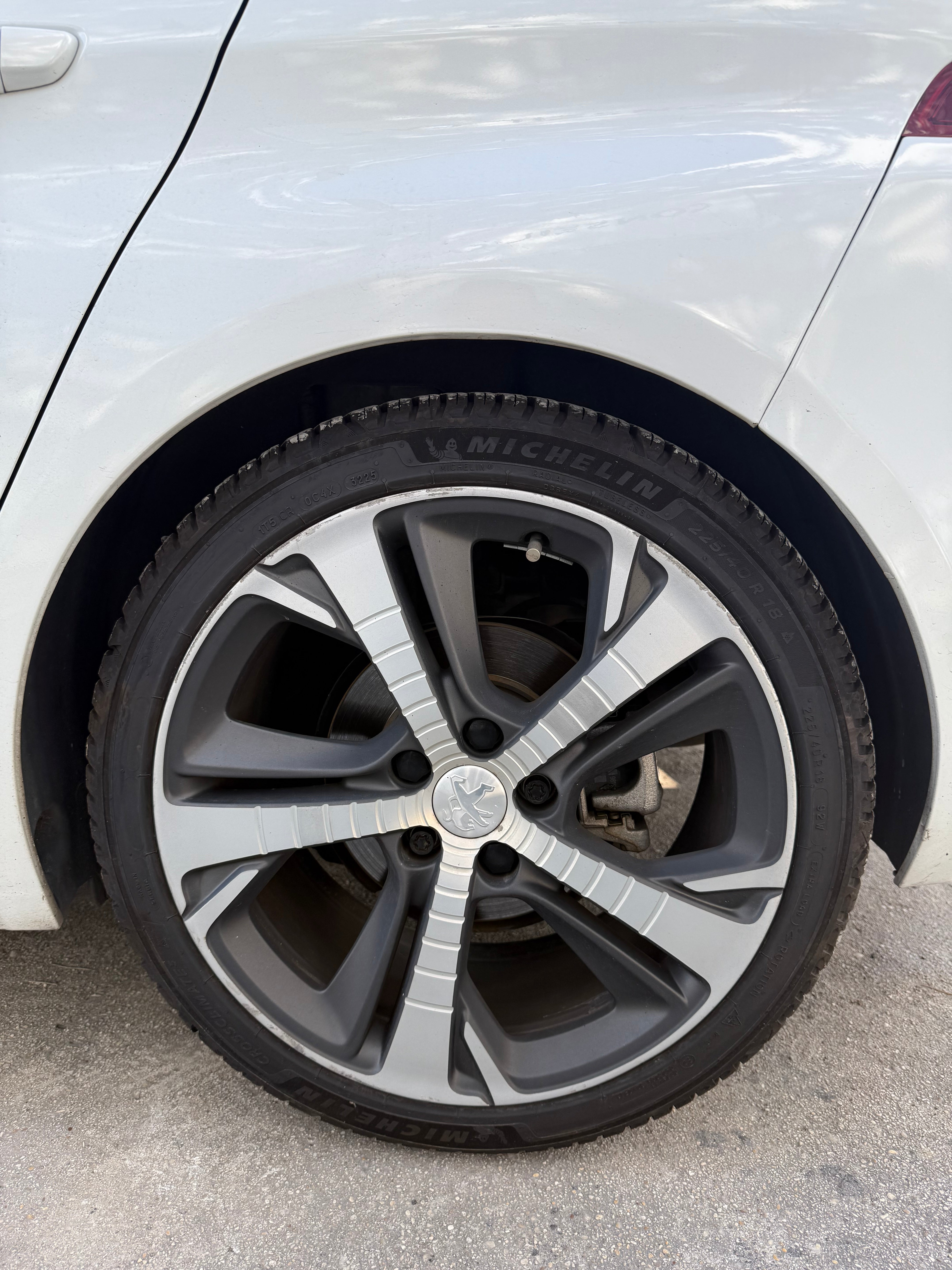 Peugeot 308 GT GENERATION-II 2.0 BLUEHDI 180cv Peugeot 308 GT GENERATION-II 2.0 BLUEHDI 180cv