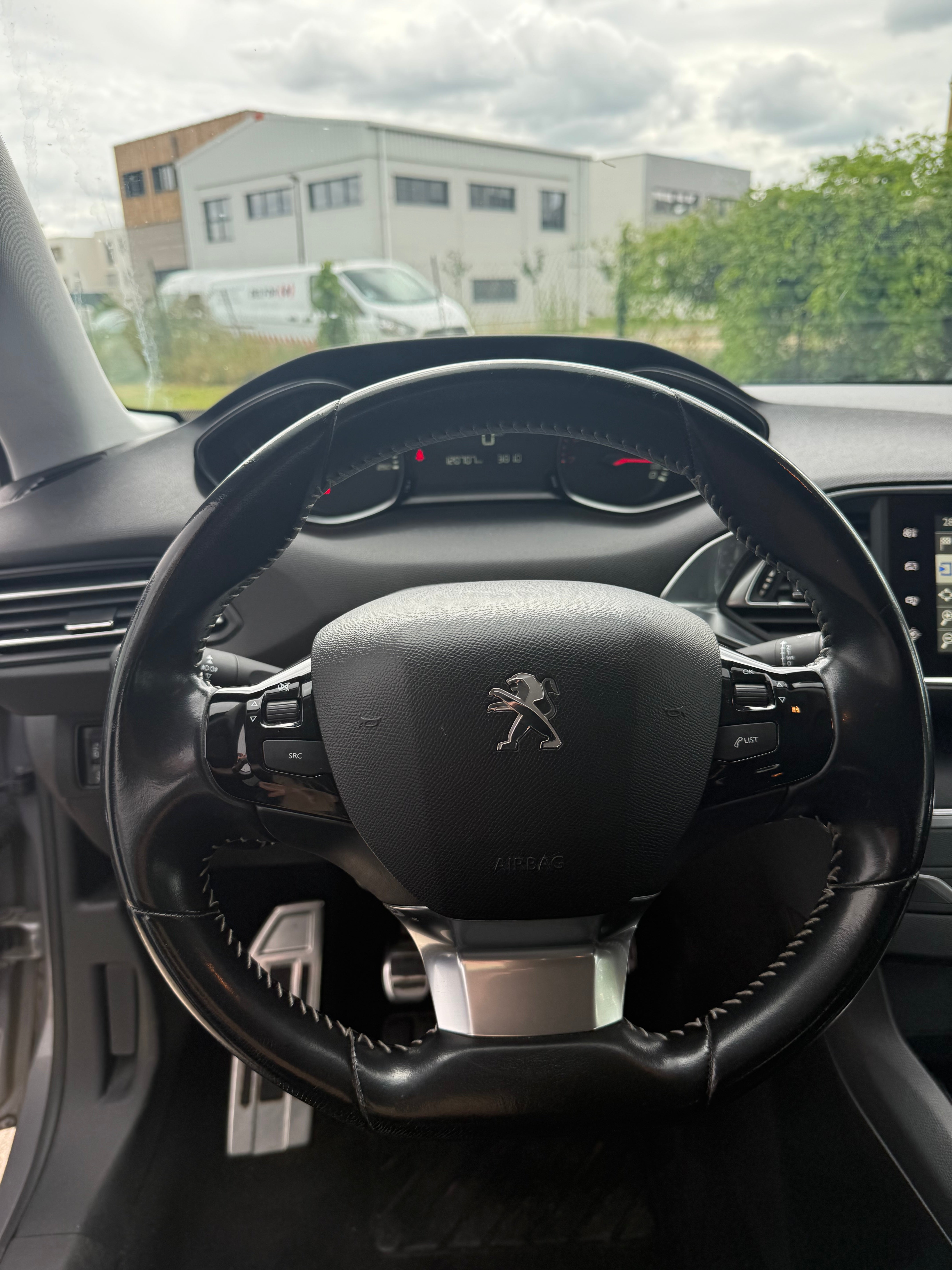 Peugeot 308 GENERATION-II 1.2 PURETECH 110 STYLE Peugeot 308 GENERATION-II 1.2 PURETECH 110 STYLE