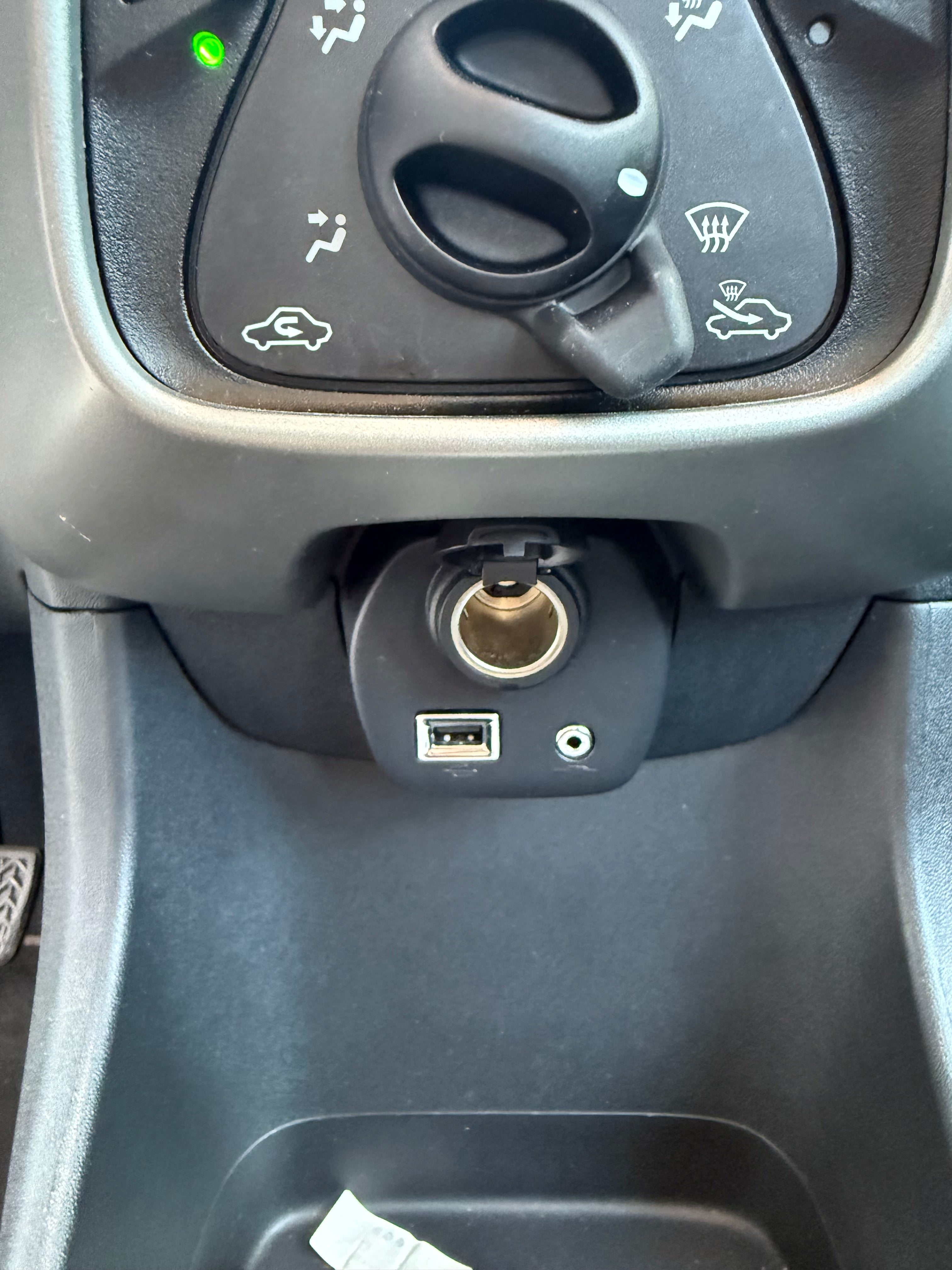 Citroen C1 1.0 VTI 70 MENTOS Citroen C1 1.0 VTI 70 MENTOS