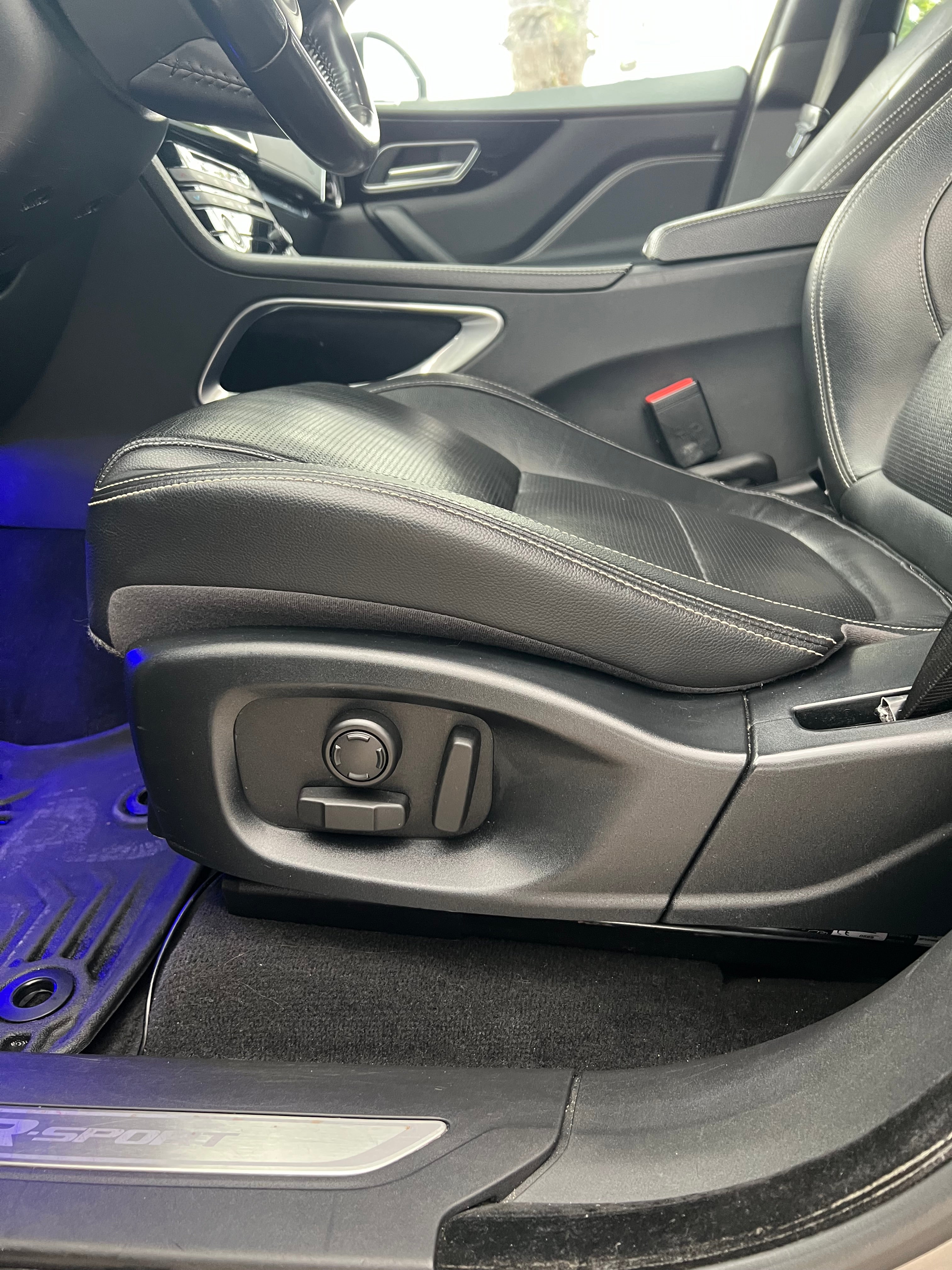 Jaguar F-Pace 2.0 D AWD R Sport 180cv Jaguar F-Pace 2.0 D AWD R Sport 180cv