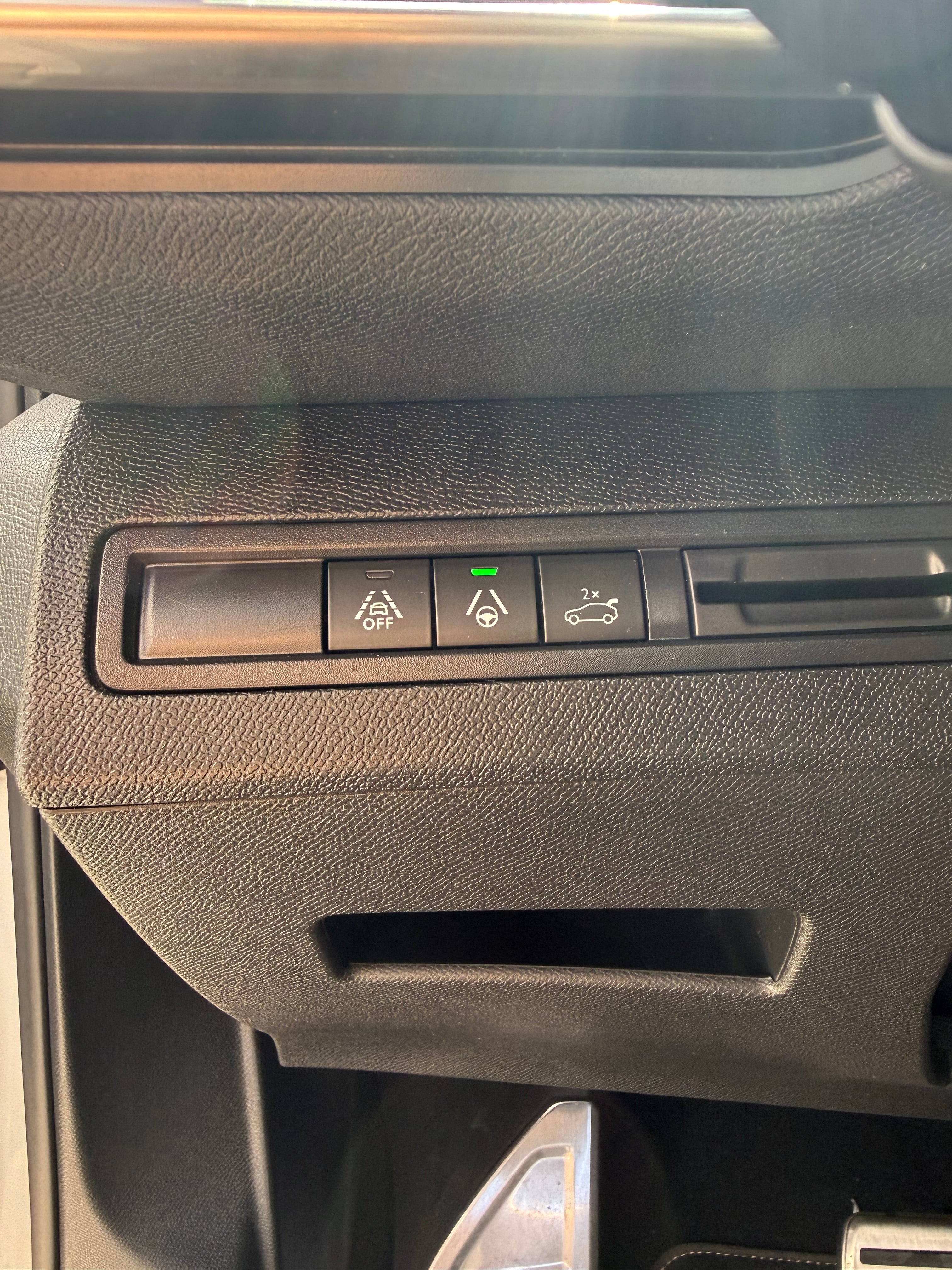 Peugeot 3008 1.2 130CH GT EAT8 Peugeot 3008 1.2 130CH GT EAT8
