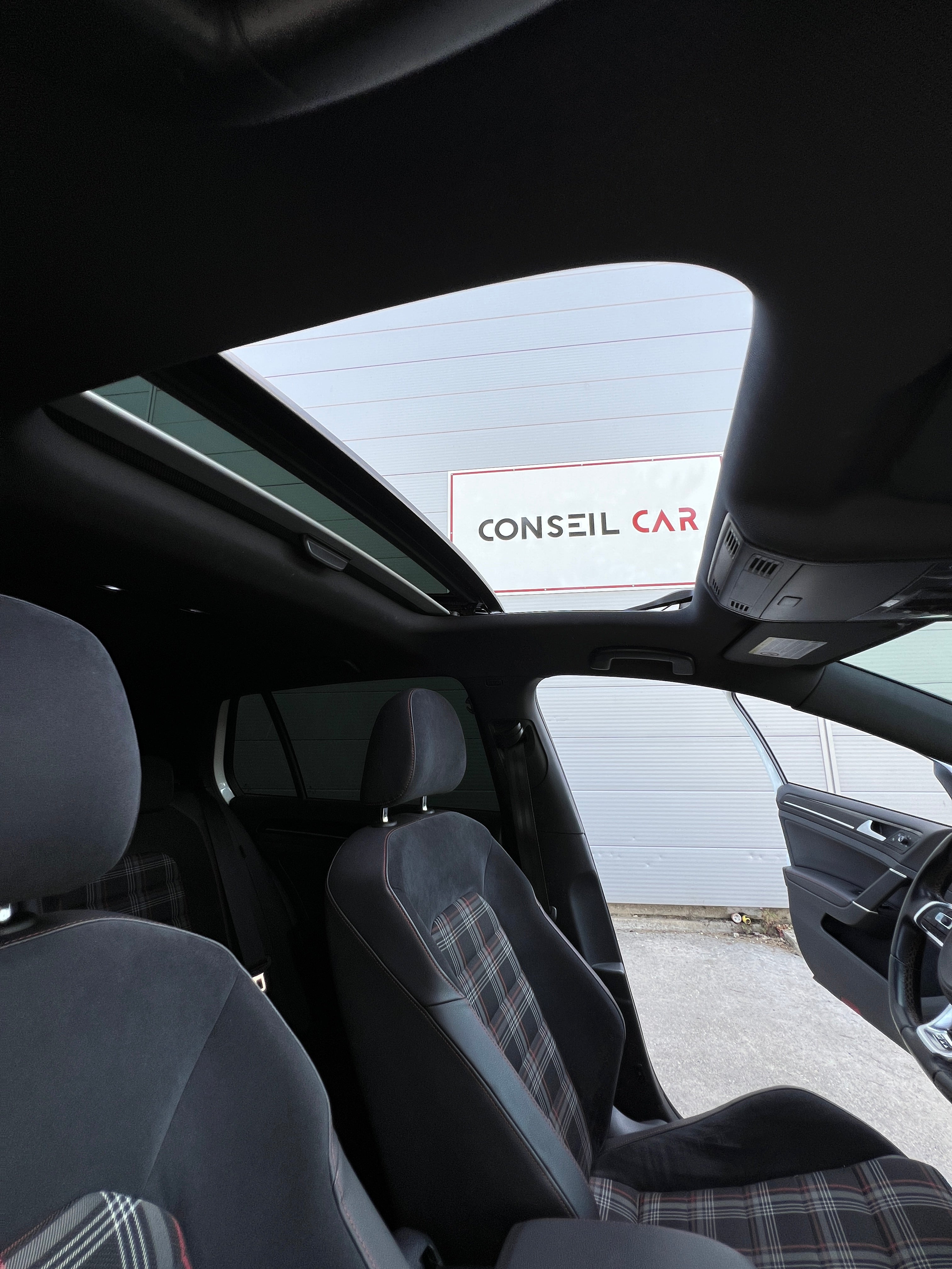Volkswagen Golf GTI 2.0 TSI 220 BLUEMOTION Volkswagen Golf GTI 2.0 TSI 220 BLUEMOTION