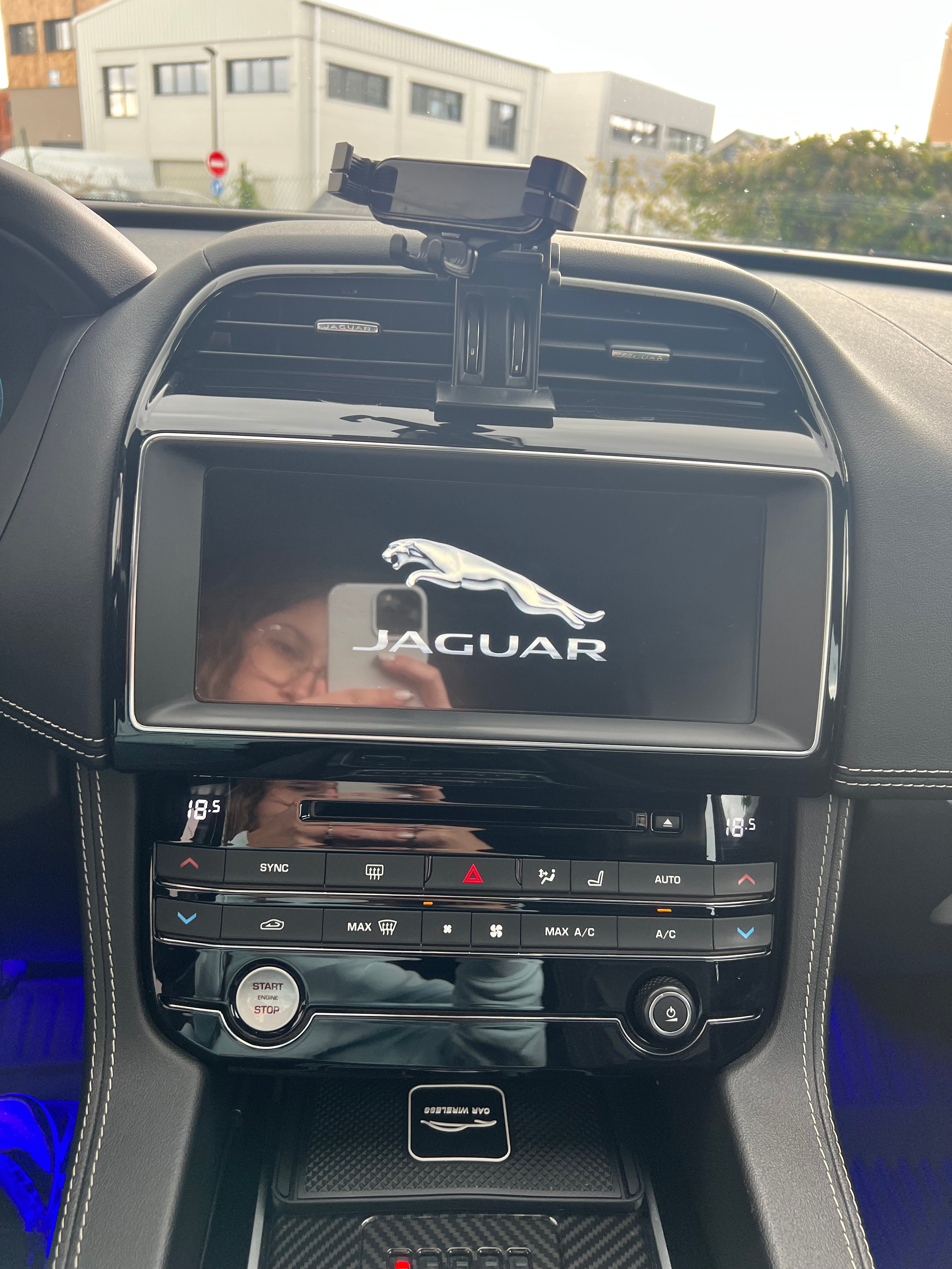 Jaguar F-Pace 2.0 D AWD R Sport 180cv Jaguar F-Pace 2.0 D AWD R Sport 180cv