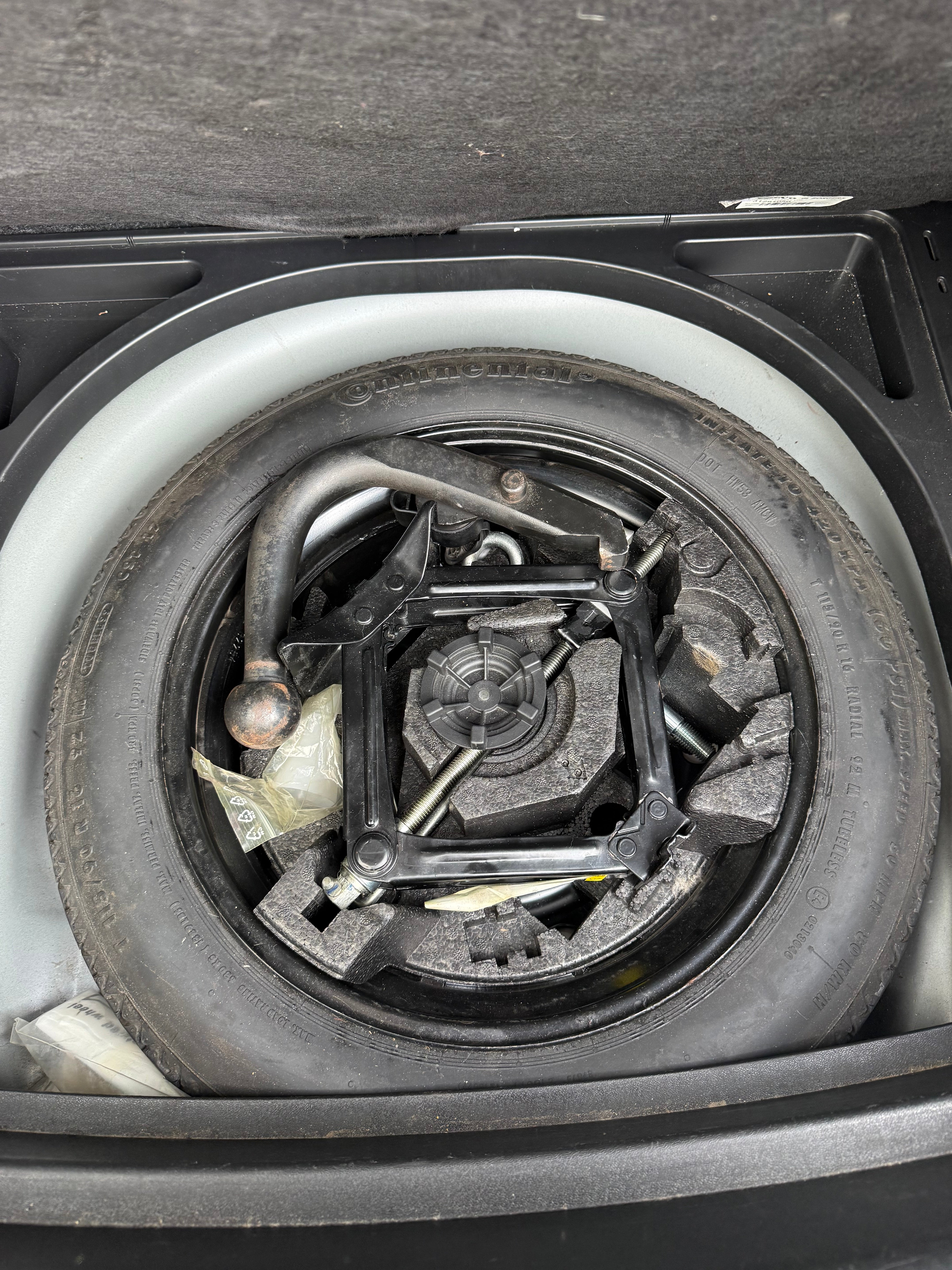 Volvo V40 1.6 D2 115 EFFEKTIV LINE KINETIC Volvo V40 1.6 D2 115 EFFEKTIV LINE KINETIC