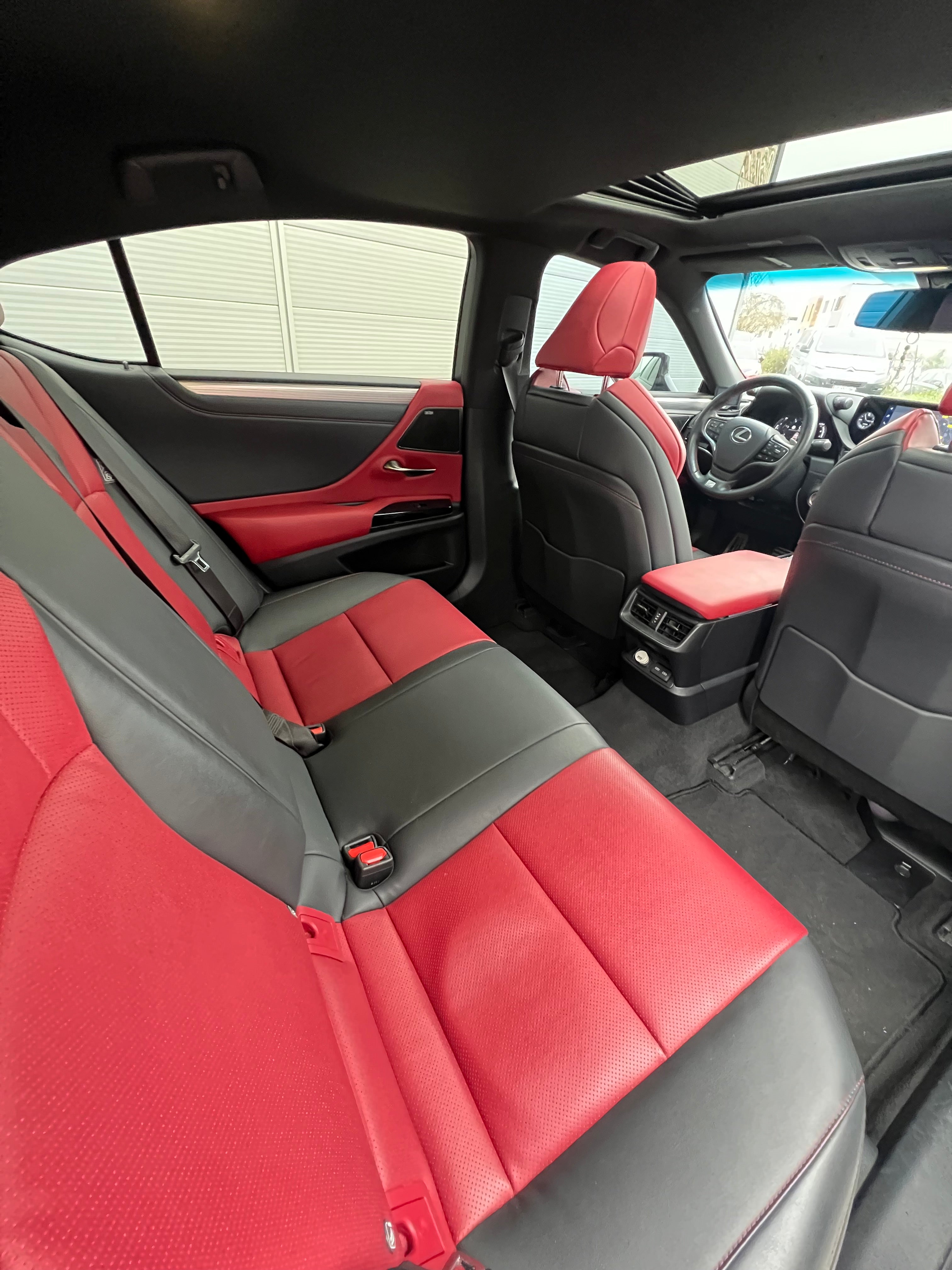 Lexus ES300H 178cv F-Sport Hybride non-rechargeable Lexus ES300H 178cv F-Sport Hybride non-rechargeable