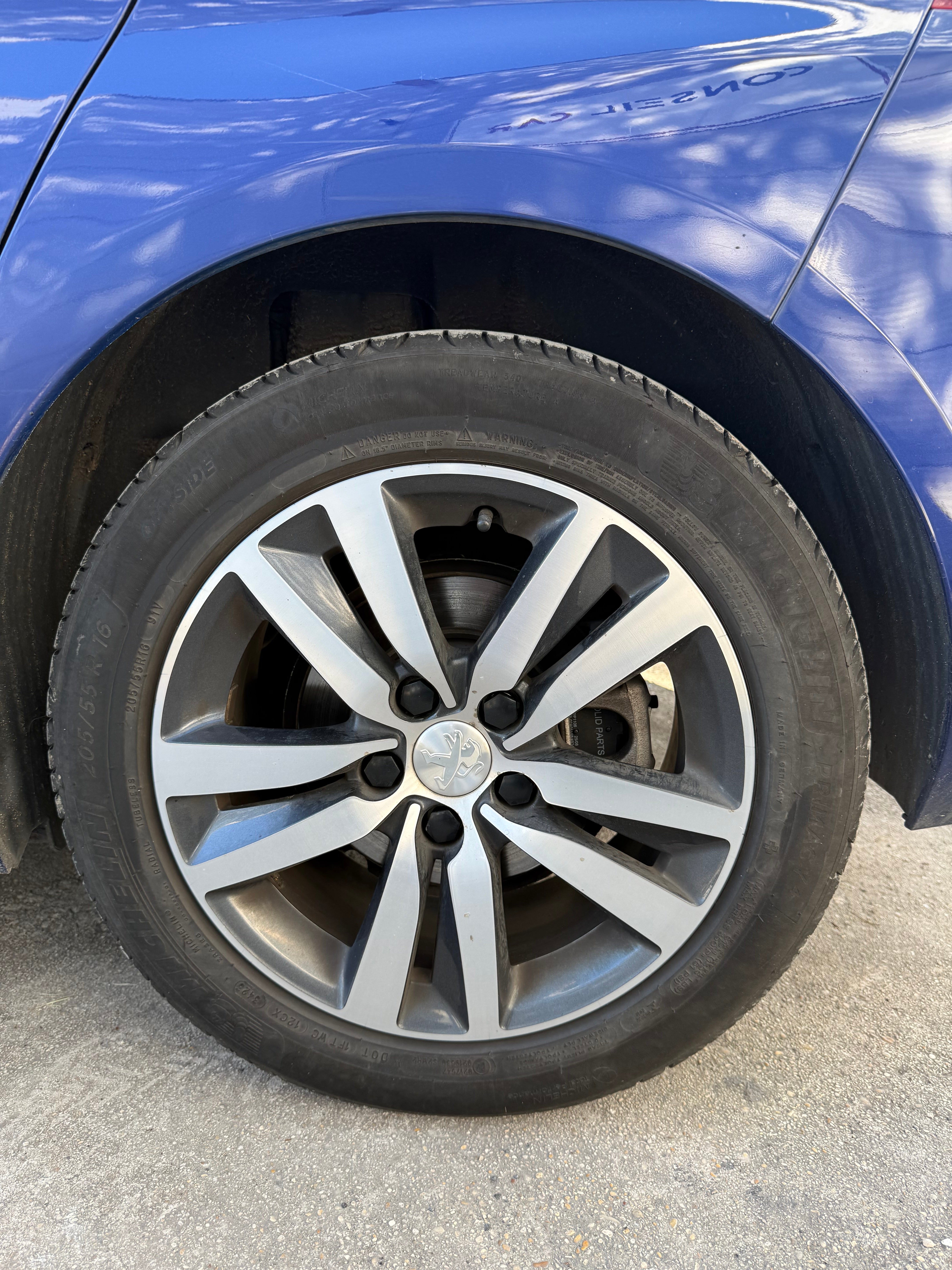 Peugeot 308 GENERATION-II 1.5 BLUEHDI 130cv ALLURE BUSINESS Peugeot 308 GENERATION-II 1.5 BLUEHDI 130cv ALLURE BUSINESS