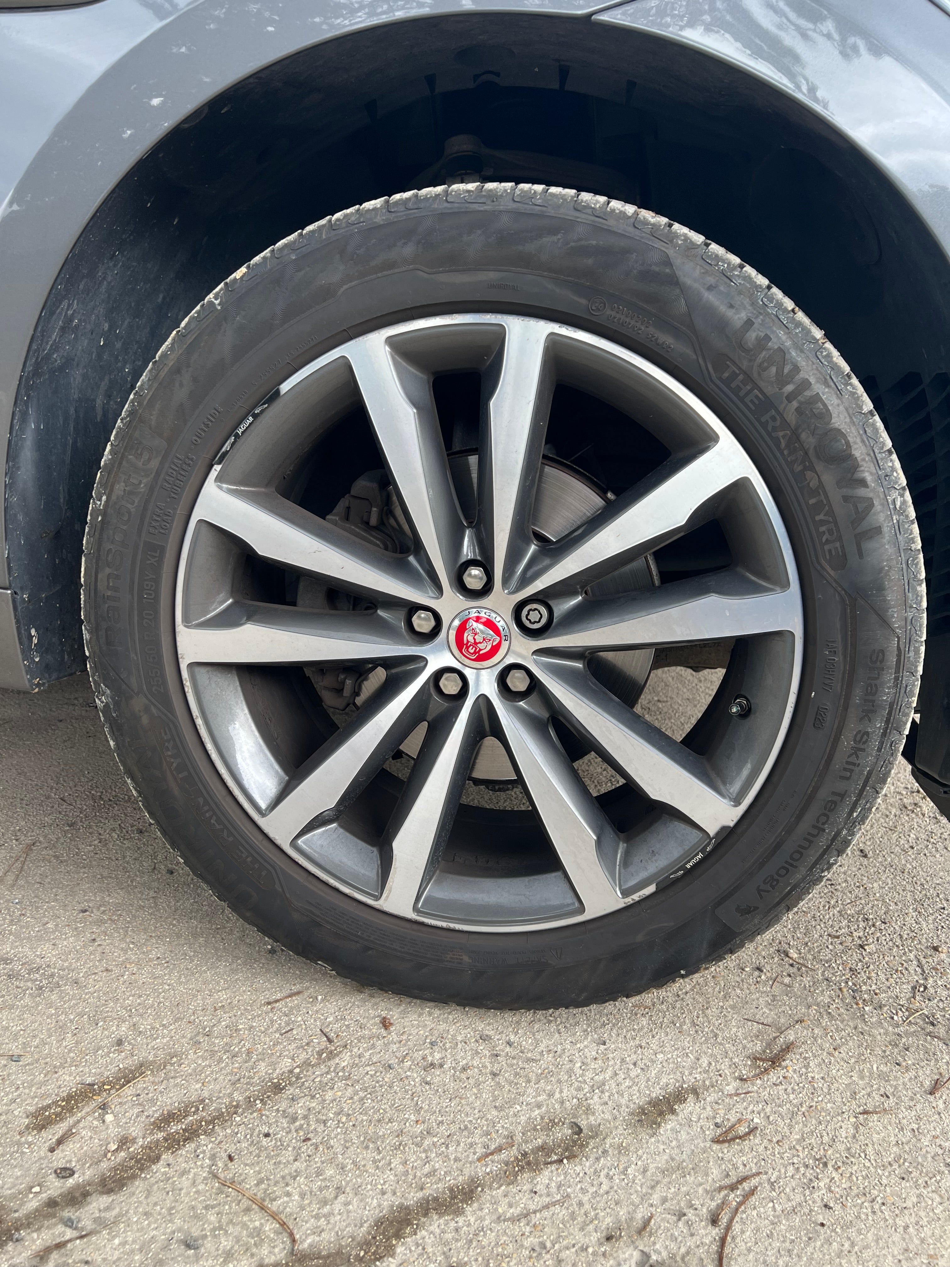 Jaguar F-Pace 2.0 D AWD R Sport 180cv Jaguar F-Pace 2.0 D AWD R Sport 180cv