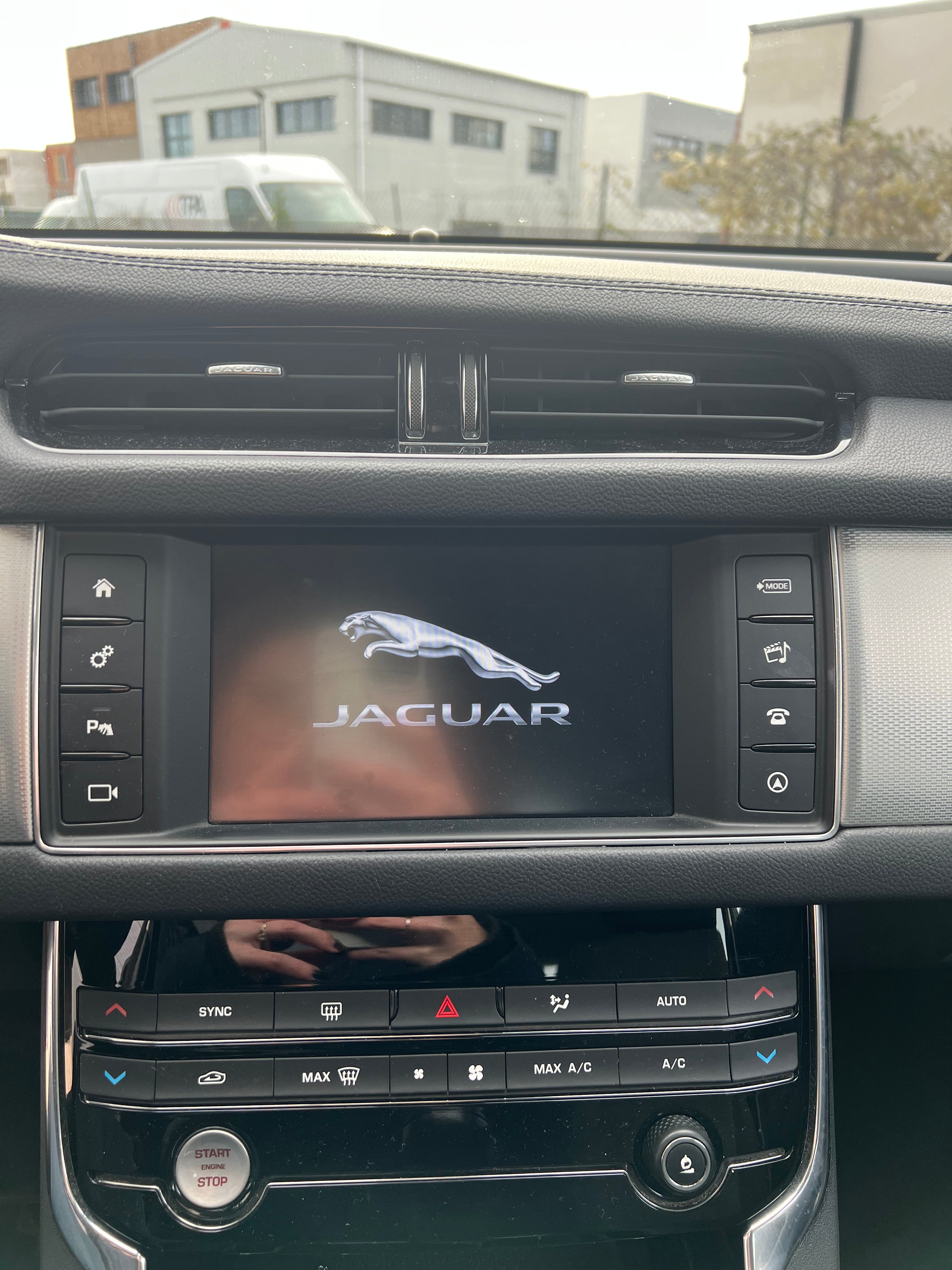 Jaguar XF X260 2.0 D 163 cv Jaguar XF X260 2.0 D 163 cv