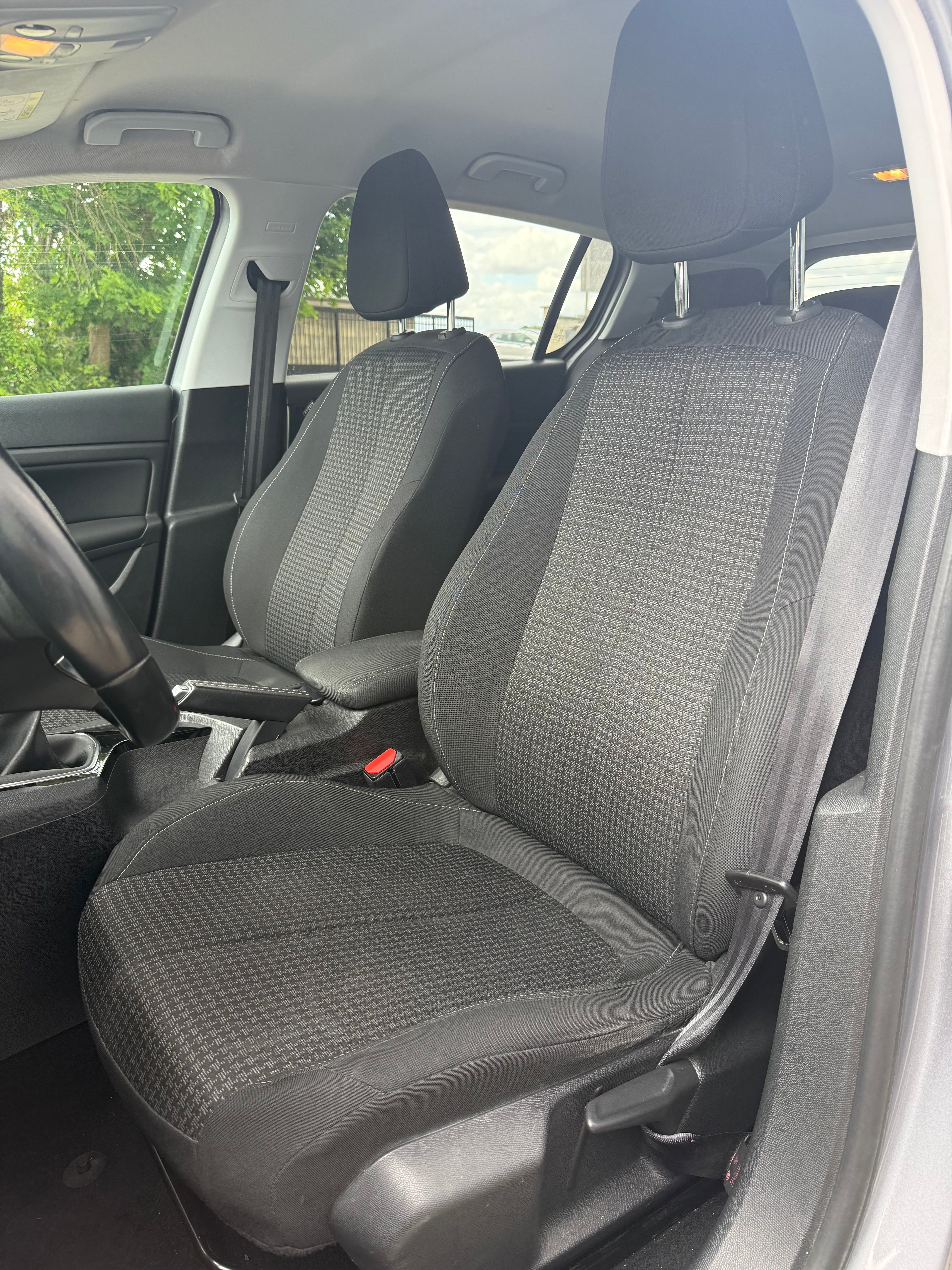 Peugeot 308 GENERATION-II 1.2 PURETECH 110 STYLE Peugeot 308 GENERATION-II 1.2 PURETECH 110 STYLE