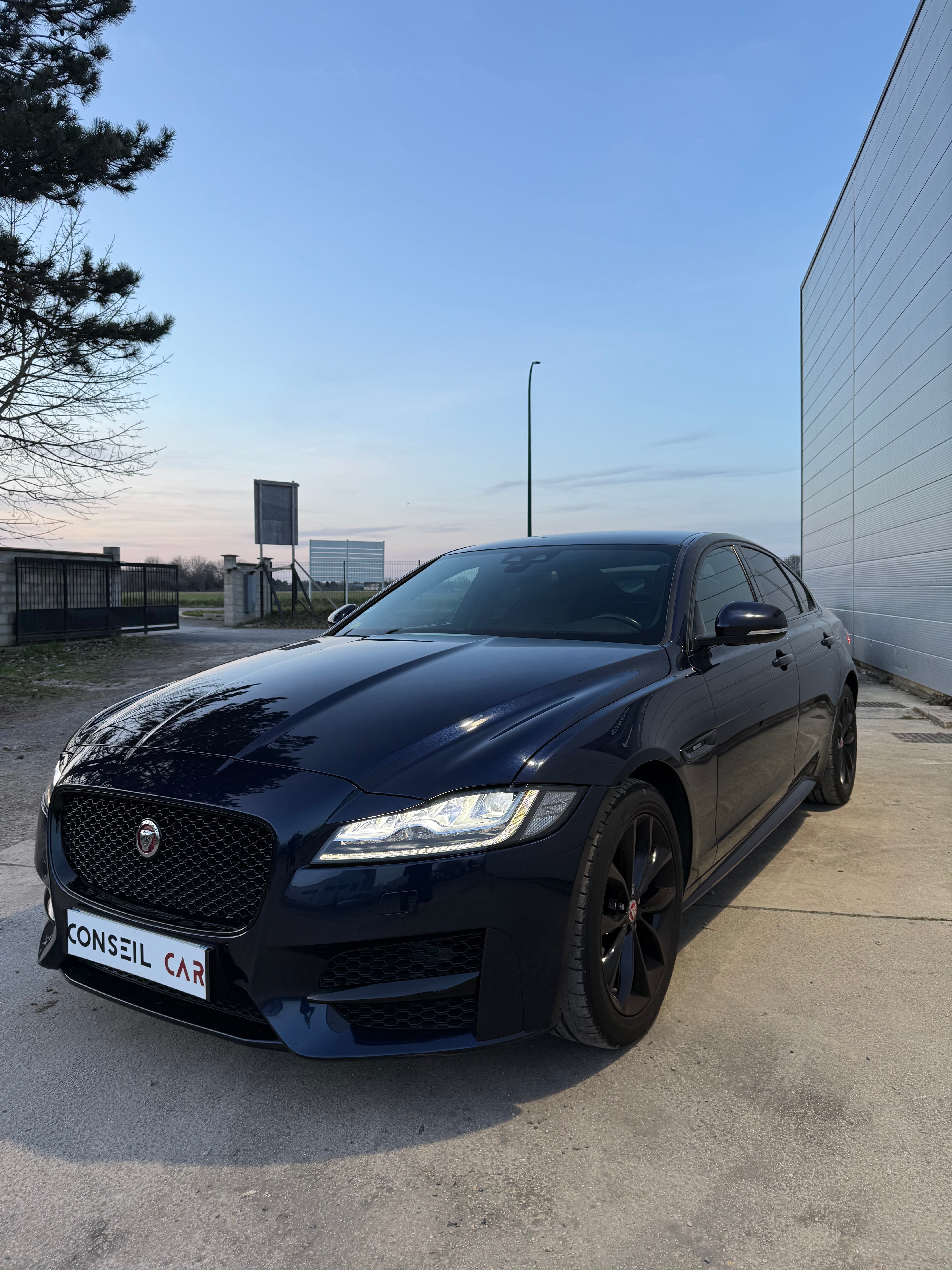 Jaguar XF X260 2.0 D 163 cv Jaguar XF X260 2.0 D 163 cv