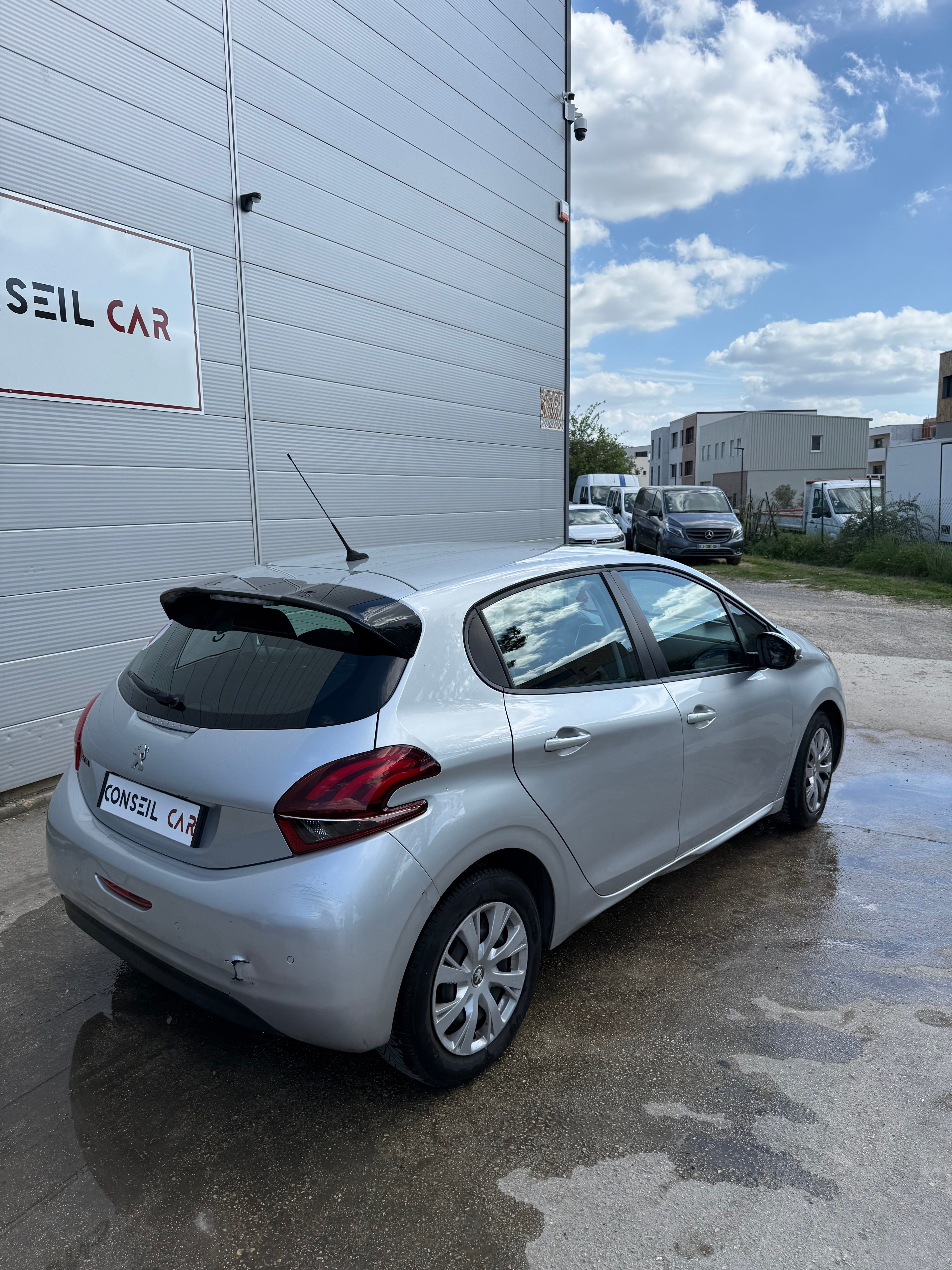 Peugeot 208 Phase 2 1.6 Blue HDi 75cv Peugeot 208 Phase 2 1.6 Blue HDi 75cv