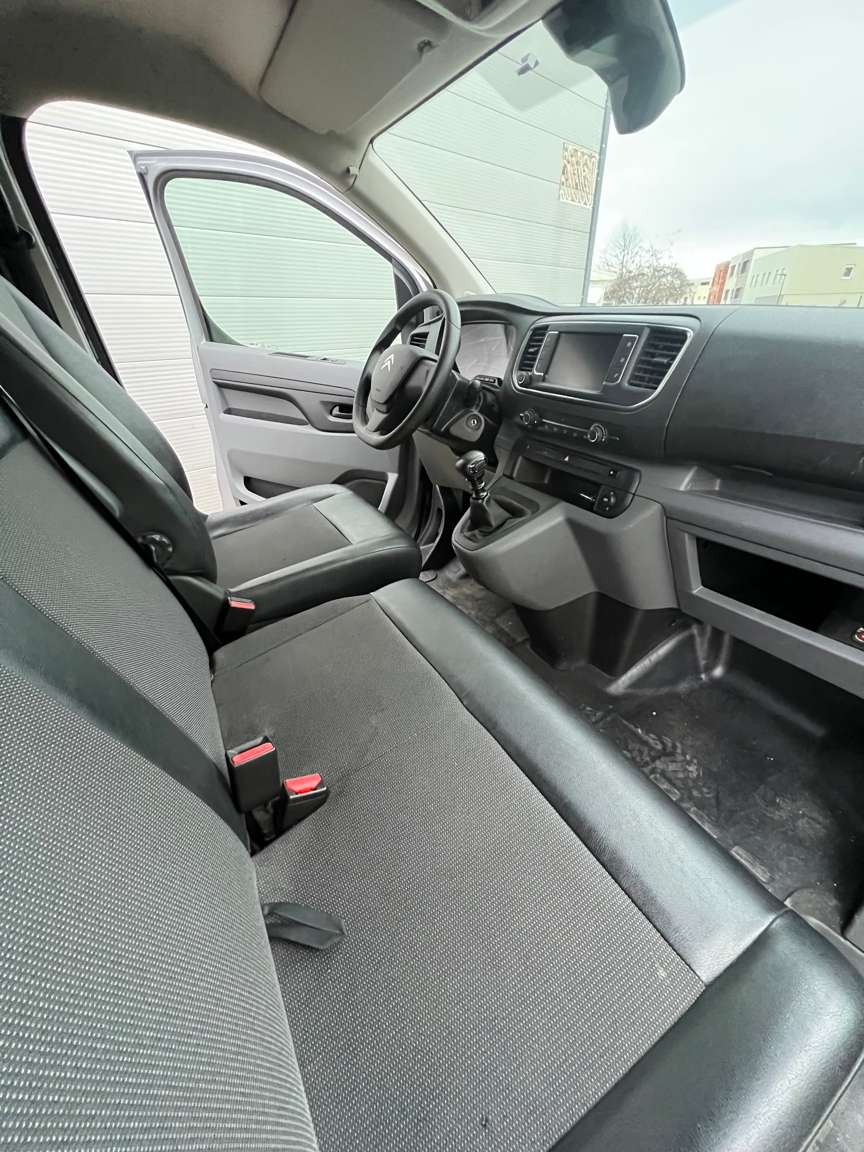 Citroën Jumpy III VUL M 1.5 BlueHDi Fourgon moyen 102 cv Citroën Jumpy III VUL M 1.5 BlueHDi Fourgon moyen 102 cv