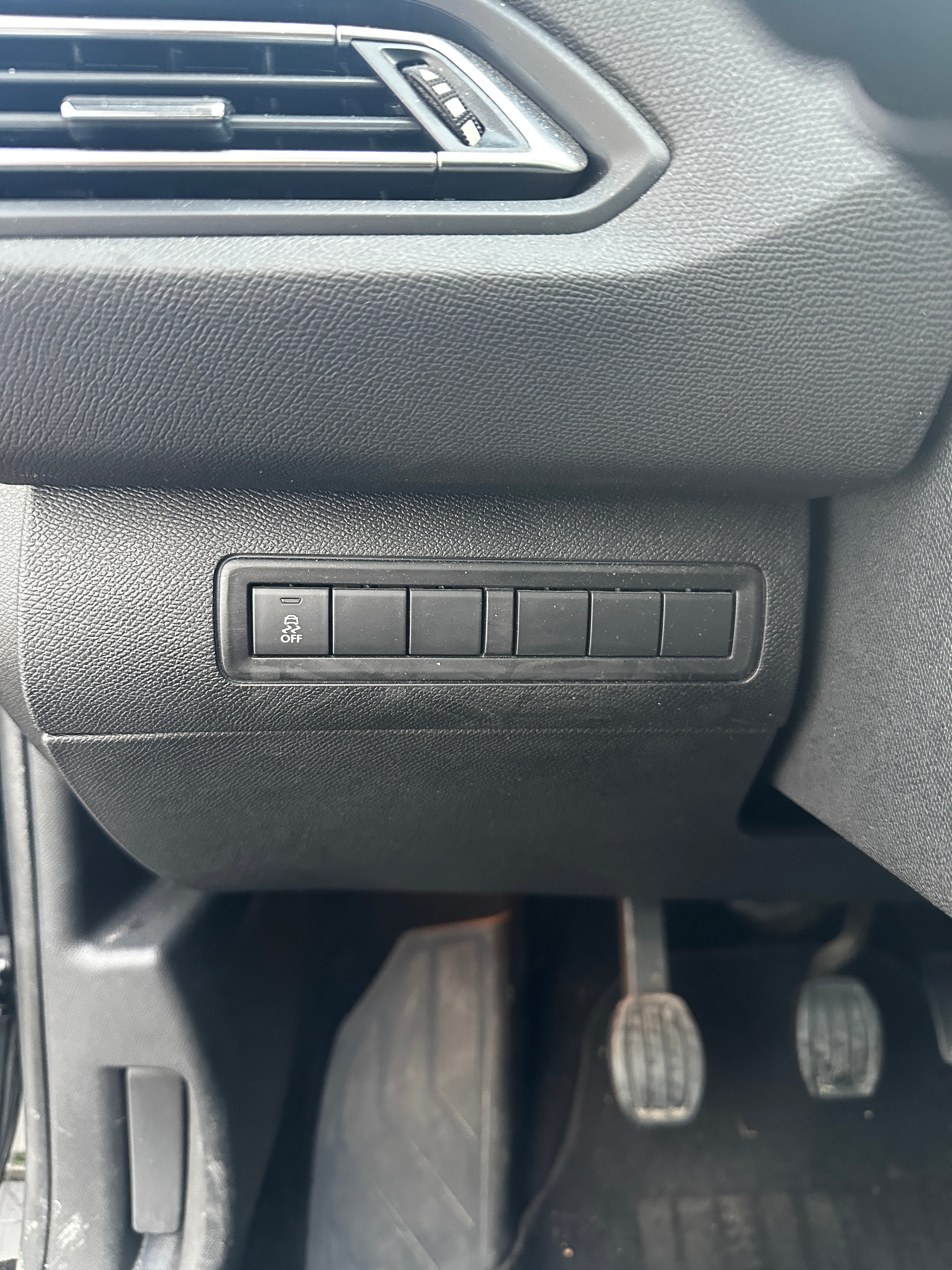 Peugeot 308 1.6 THP Féline 156cv Peugeot 308 1.6 THP Féline 156cv