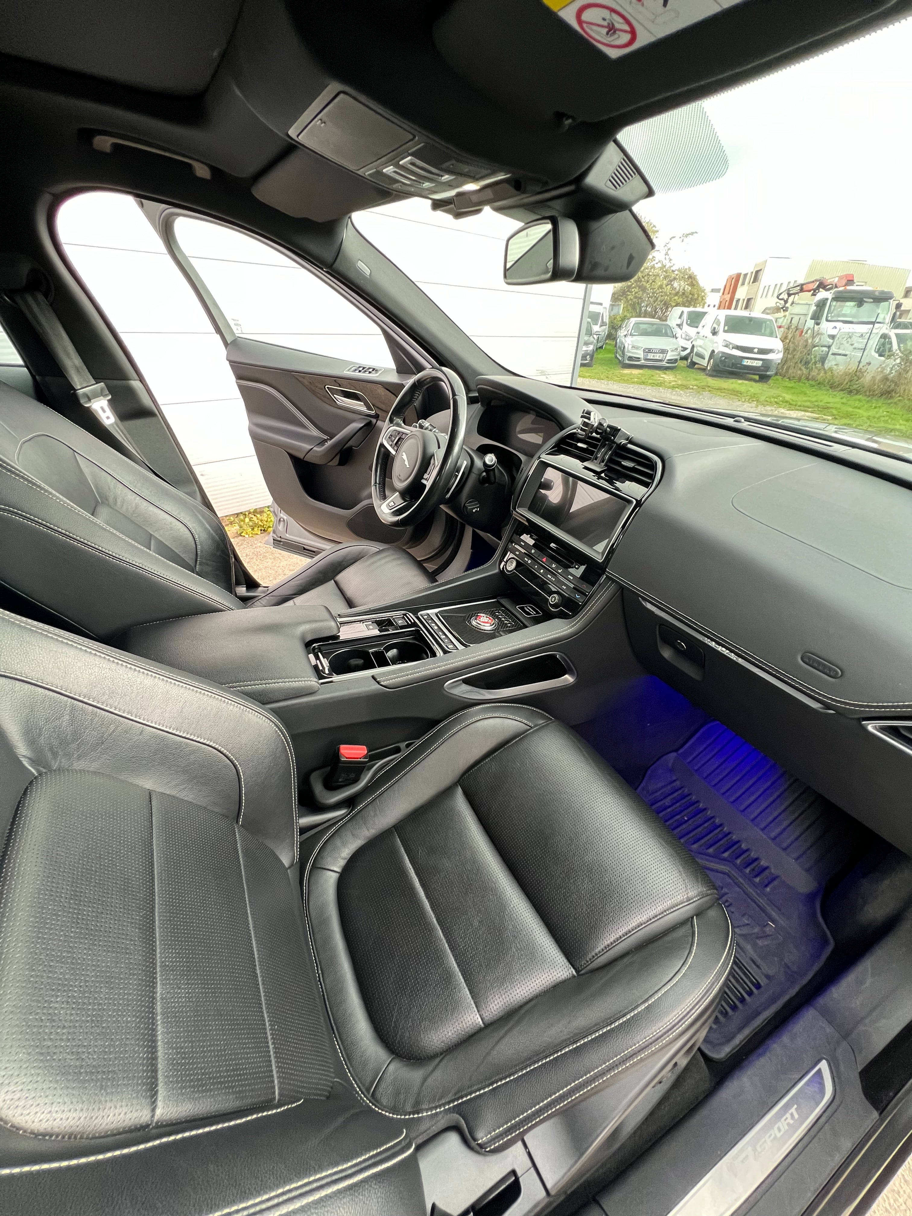 Jaguar F-Pace 2.0 D AWD R Sport 180cv Jaguar F-Pace 2.0 D AWD R Sport 180cv