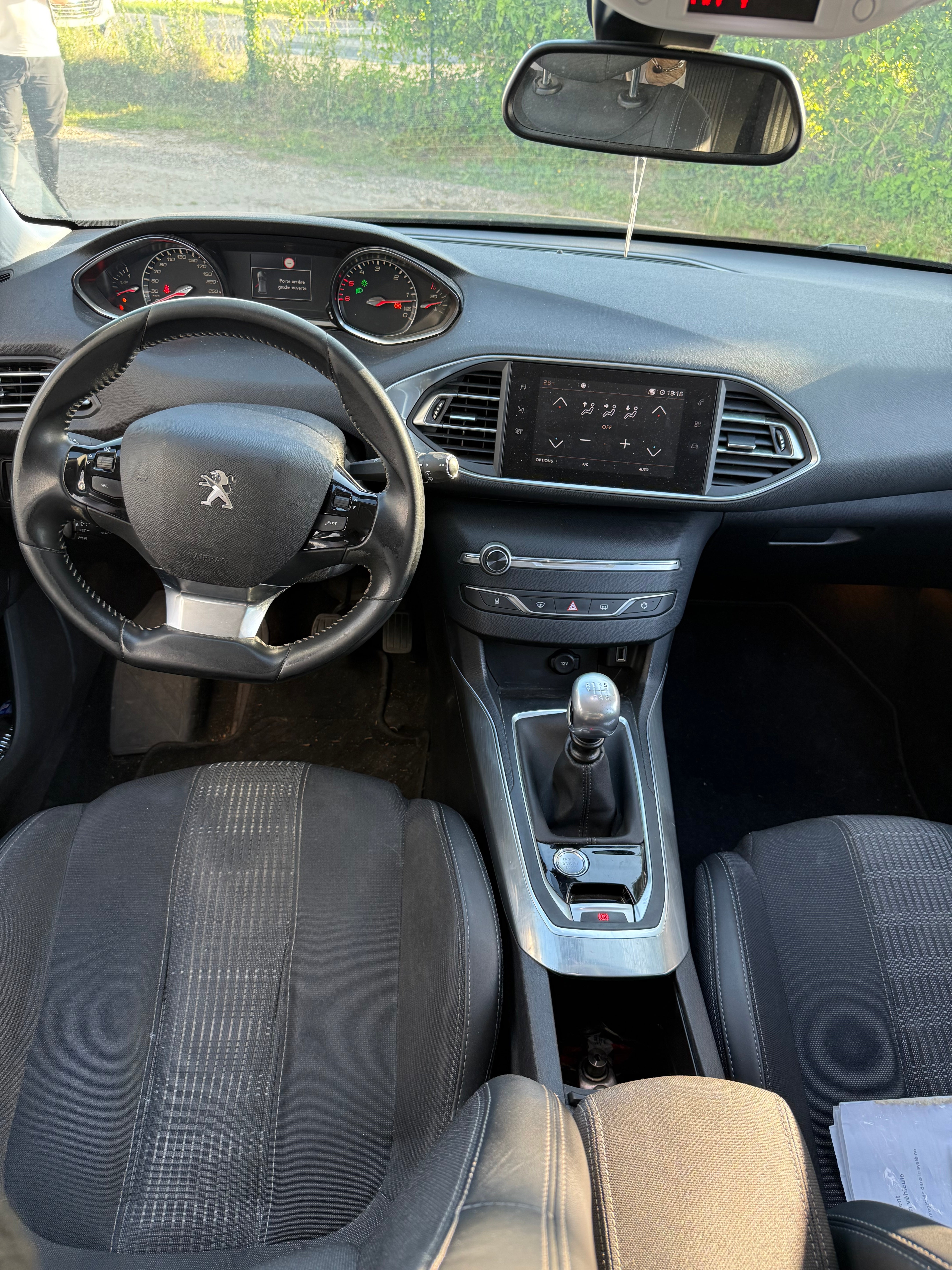Peugeot 308 GENERATION-II 1.5 BLUEHDI 130cv ALLURE BUSINESS Peugeot 308 GENERATION-II 1.5 BLUEHDI 130cv ALLURE BUSINESS
