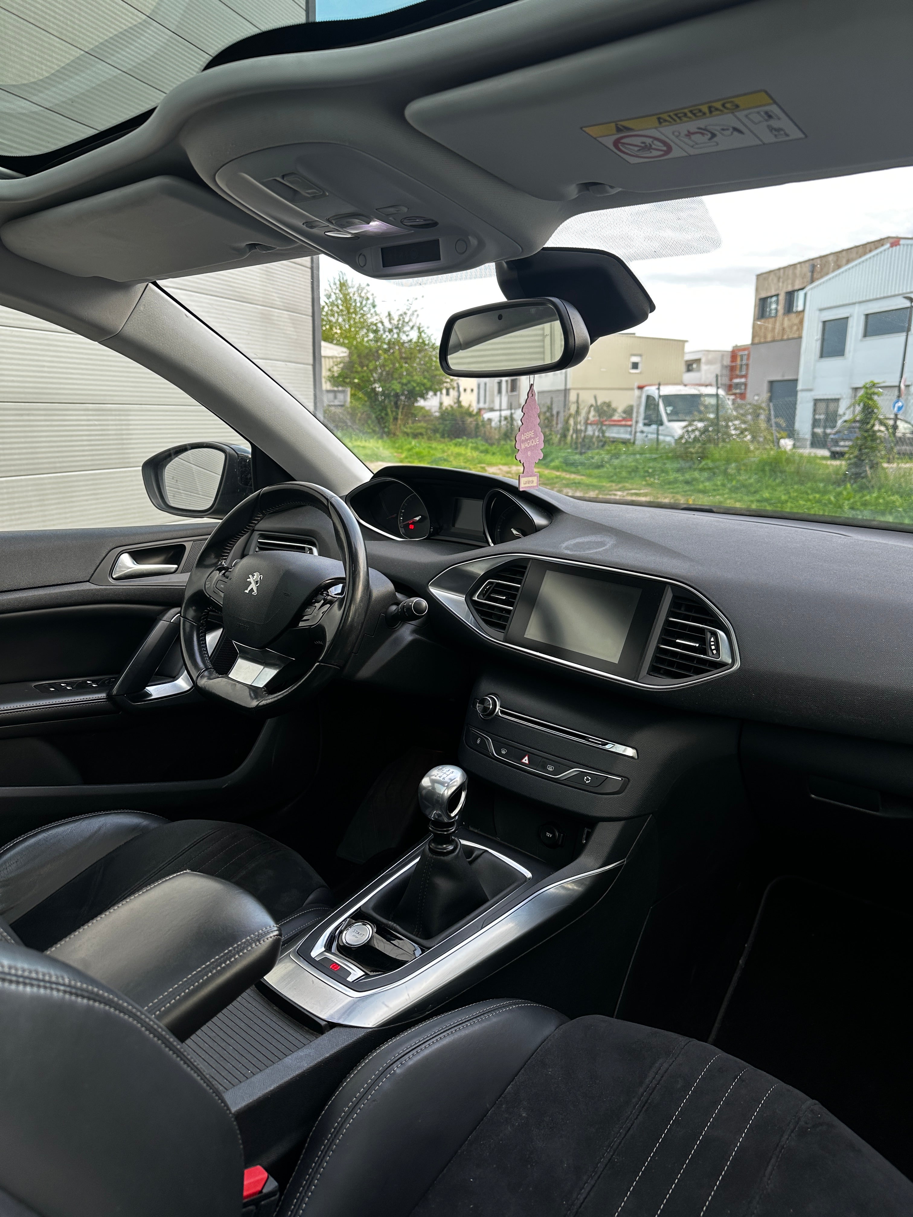 Peugeot 308 1.6 THP Féline 156cv Peugeot 308 1.6 THP Féline 156cv
