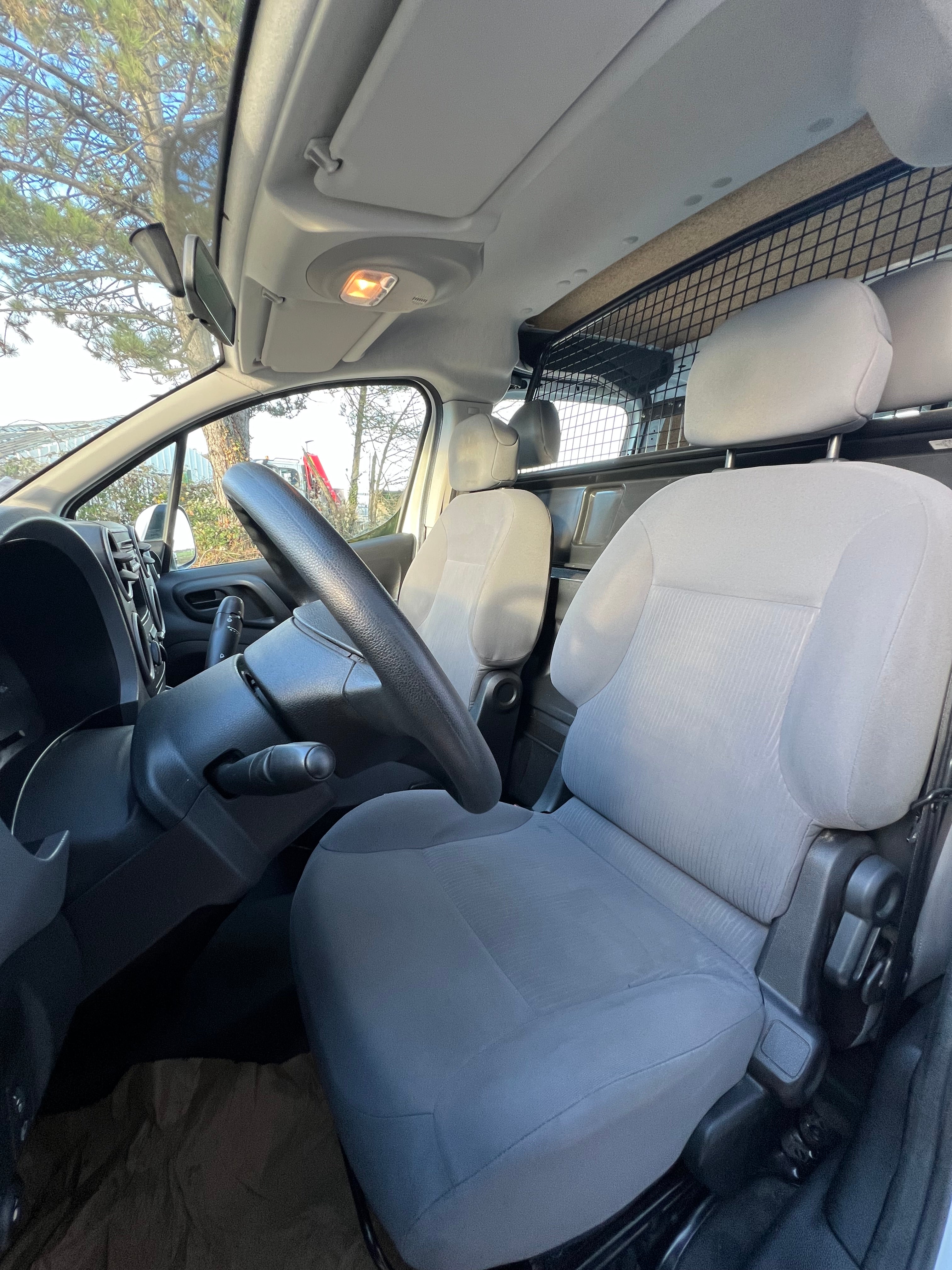 Peugeot Partner 1.6 HDI 90cv L2 800 Kg Fourgon double cabine 5 places Peugeot Partner 1.6 HDI 90cv L2 800 Kg Fourgon double cabine 5 places