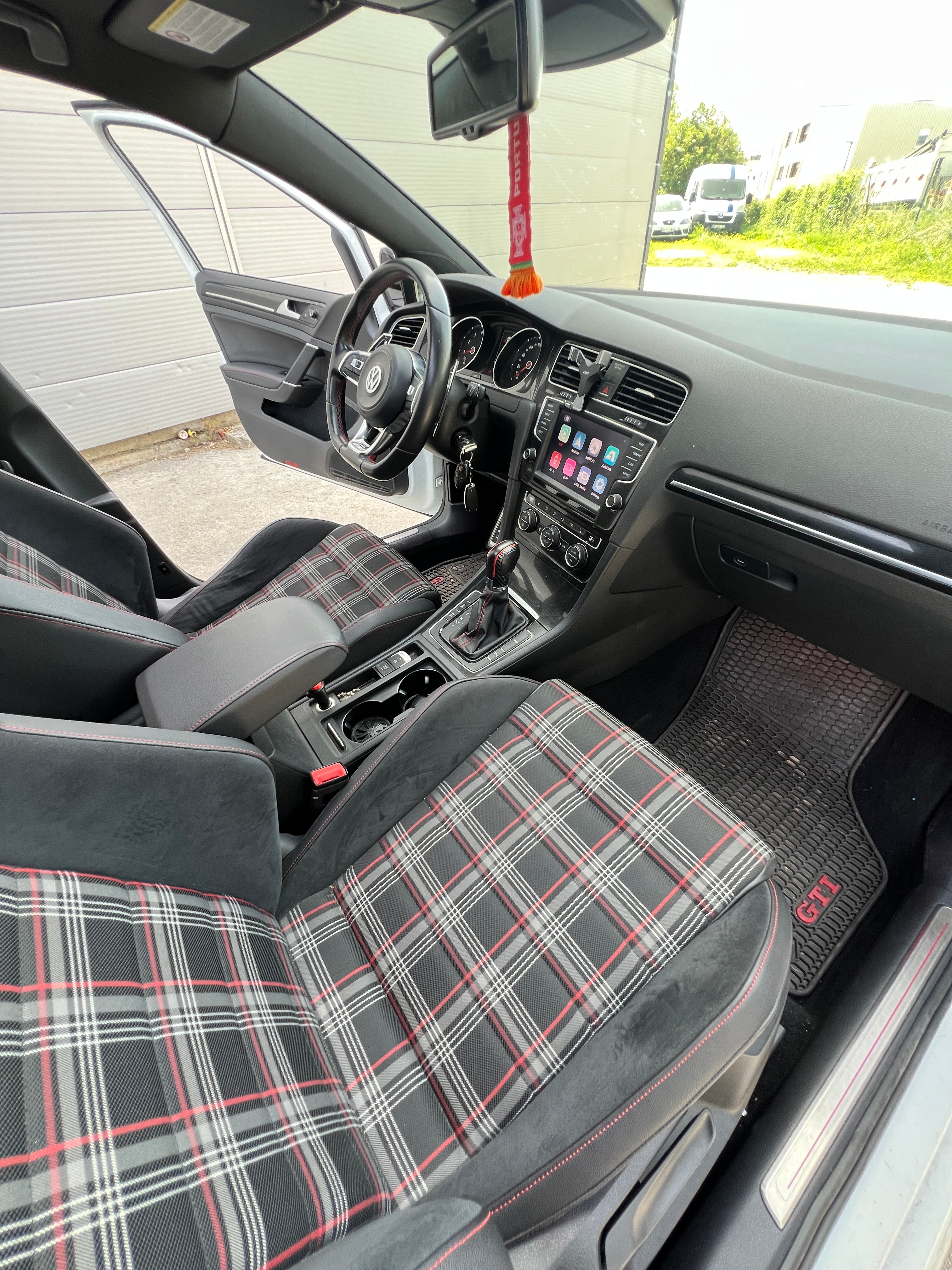 Volkswagen Golf GTI 2.0 TSI 220 BLUEMOTION Volkswagen Golf GTI 2.0 TSI 220 BLUEMOTION