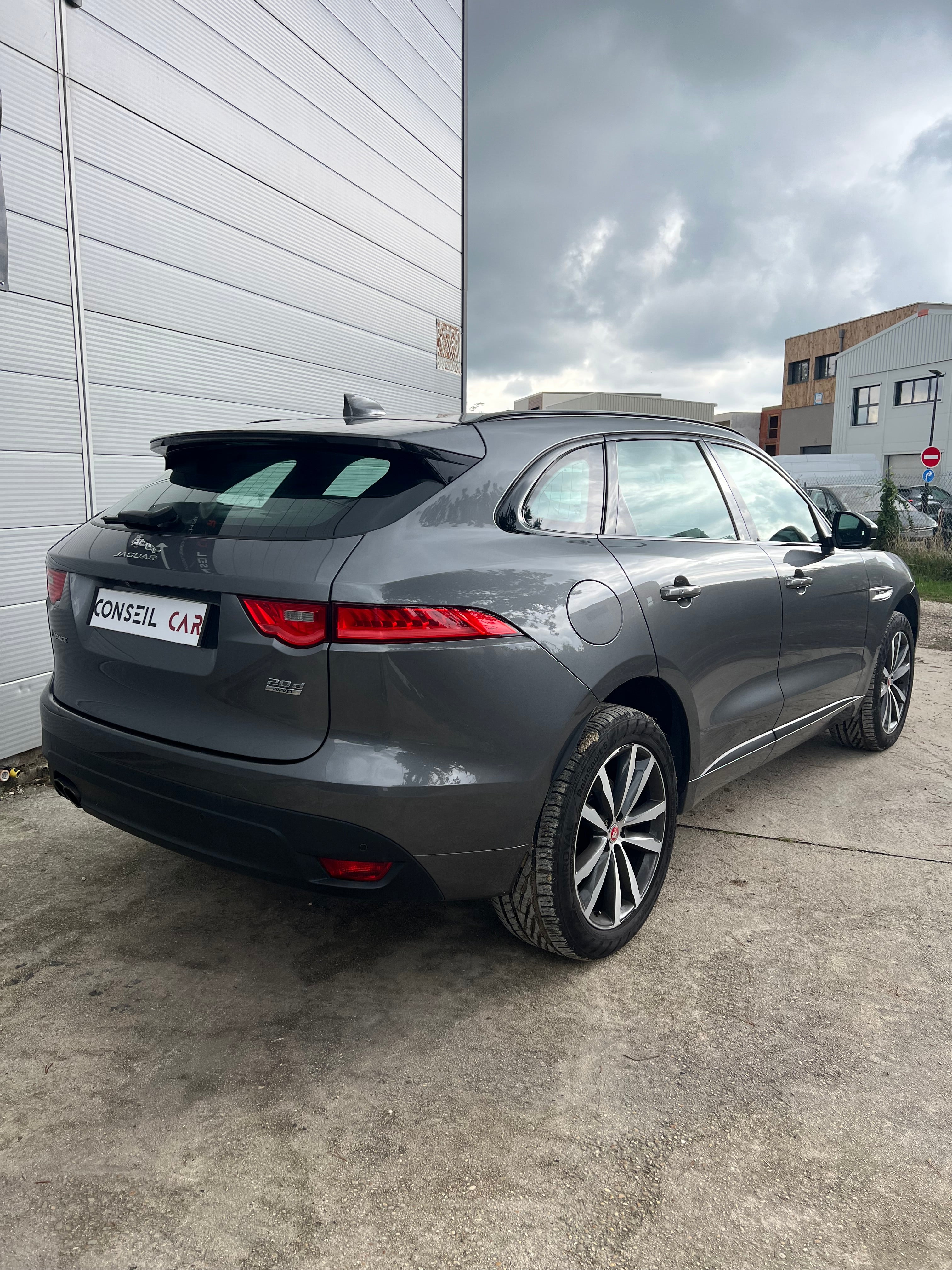 Jaguar F-Pace 2.0 D AWD R Sport 180cv Jaguar F-Pace 2.0 D AWD R Sport 180cv