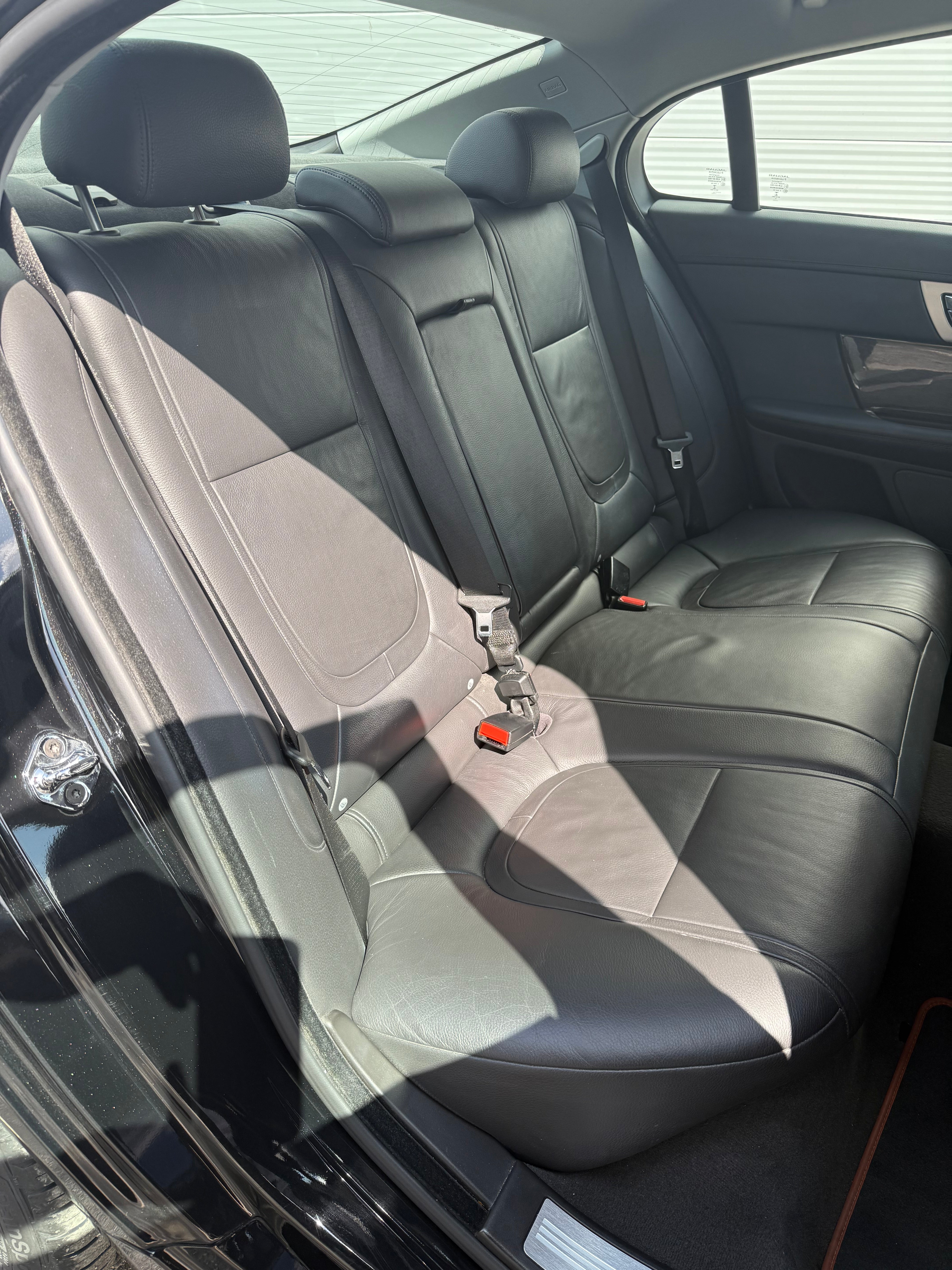 Jaguar XF 2.2D 200 LUXE PREMIUM Jaguar XF 2.2D 200 LUXE PREMIUM