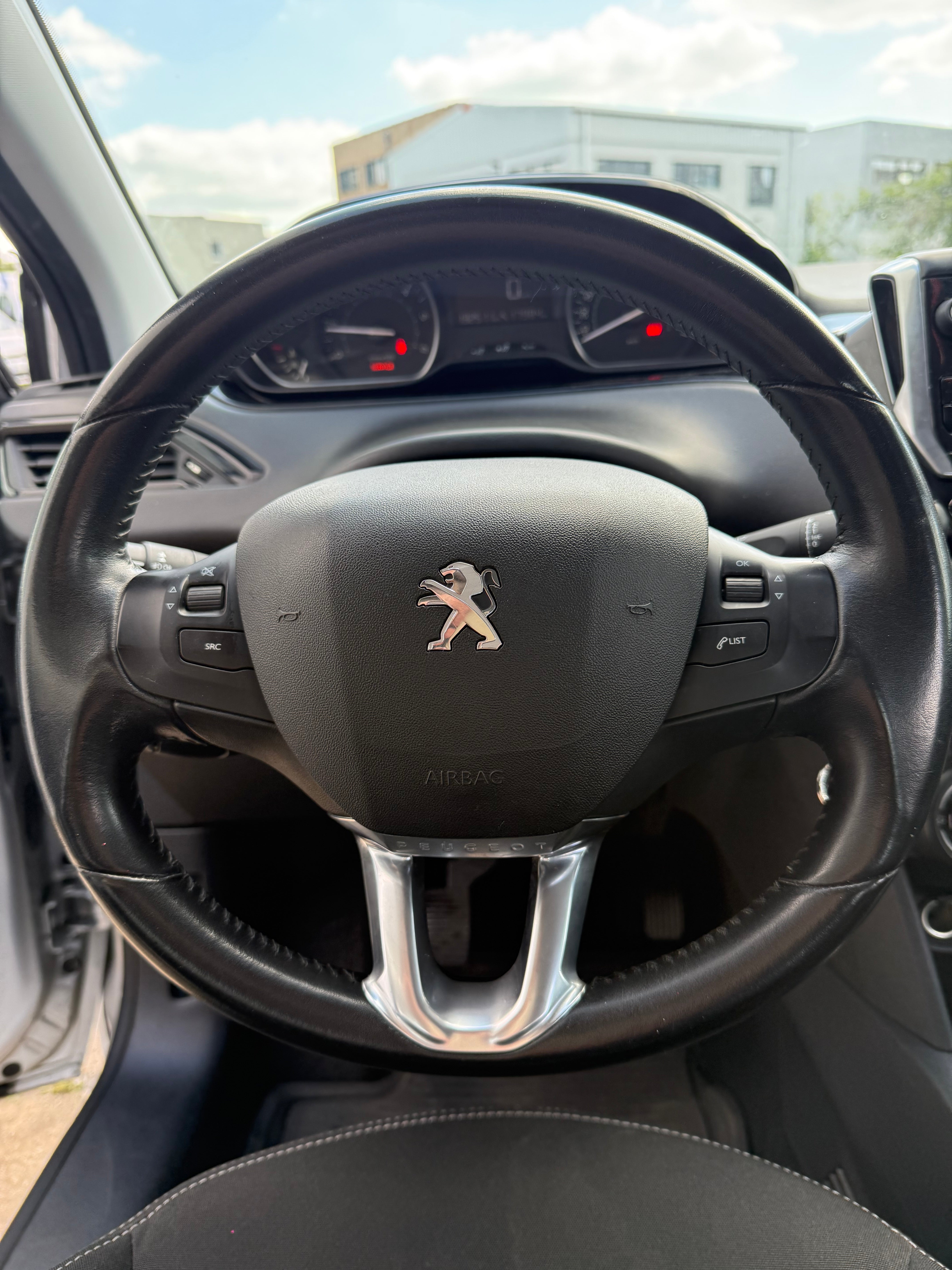 Peugeot 208 Phase 2 1.6 Blue HDi 75cv Peugeot 208 Phase 2 1.6 Blue HDi 75cv