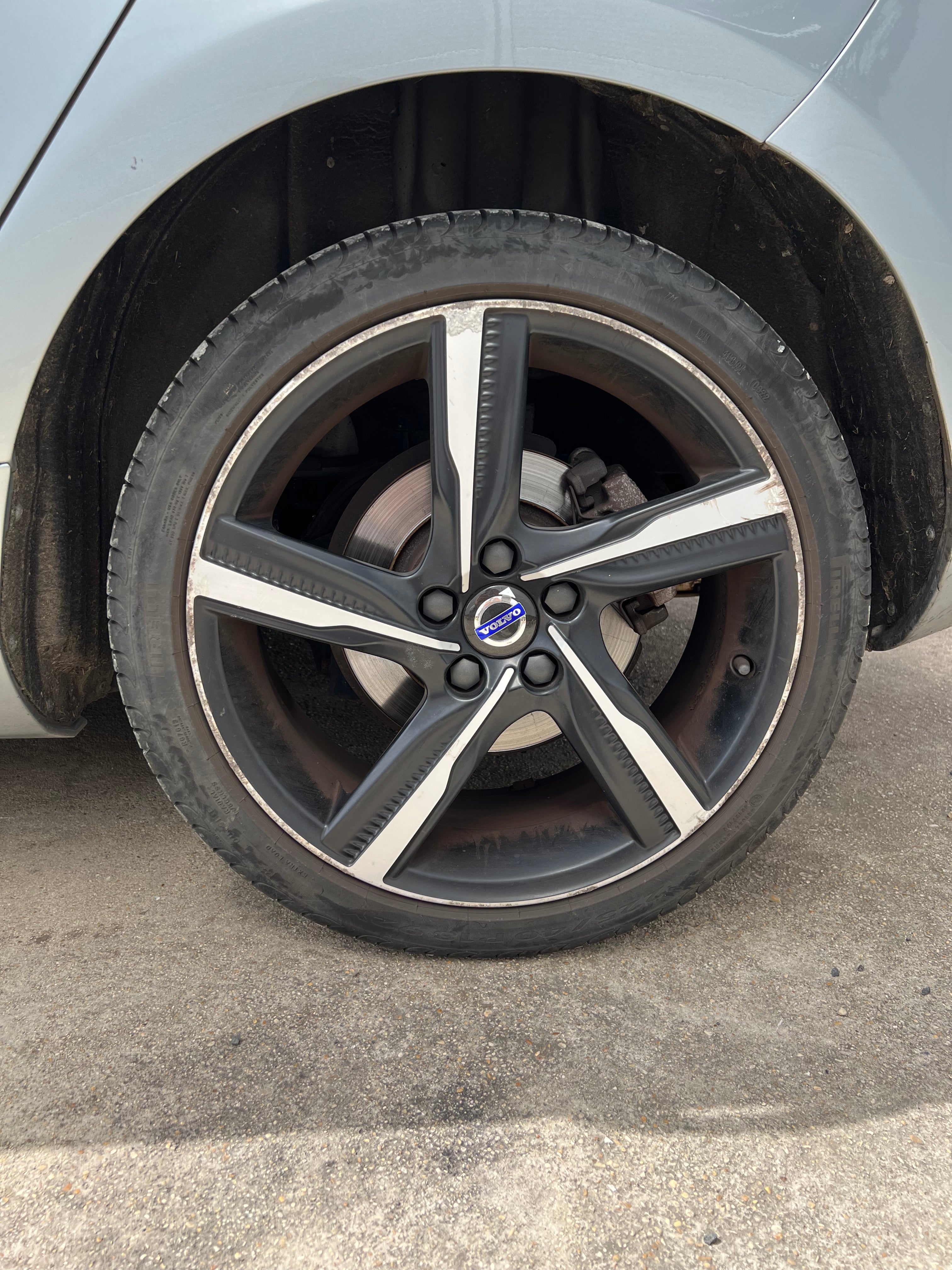 Volvo V40 150ch Geartronic 6 R-Design Volvo V40 150ch Geartronic 6 R-Design