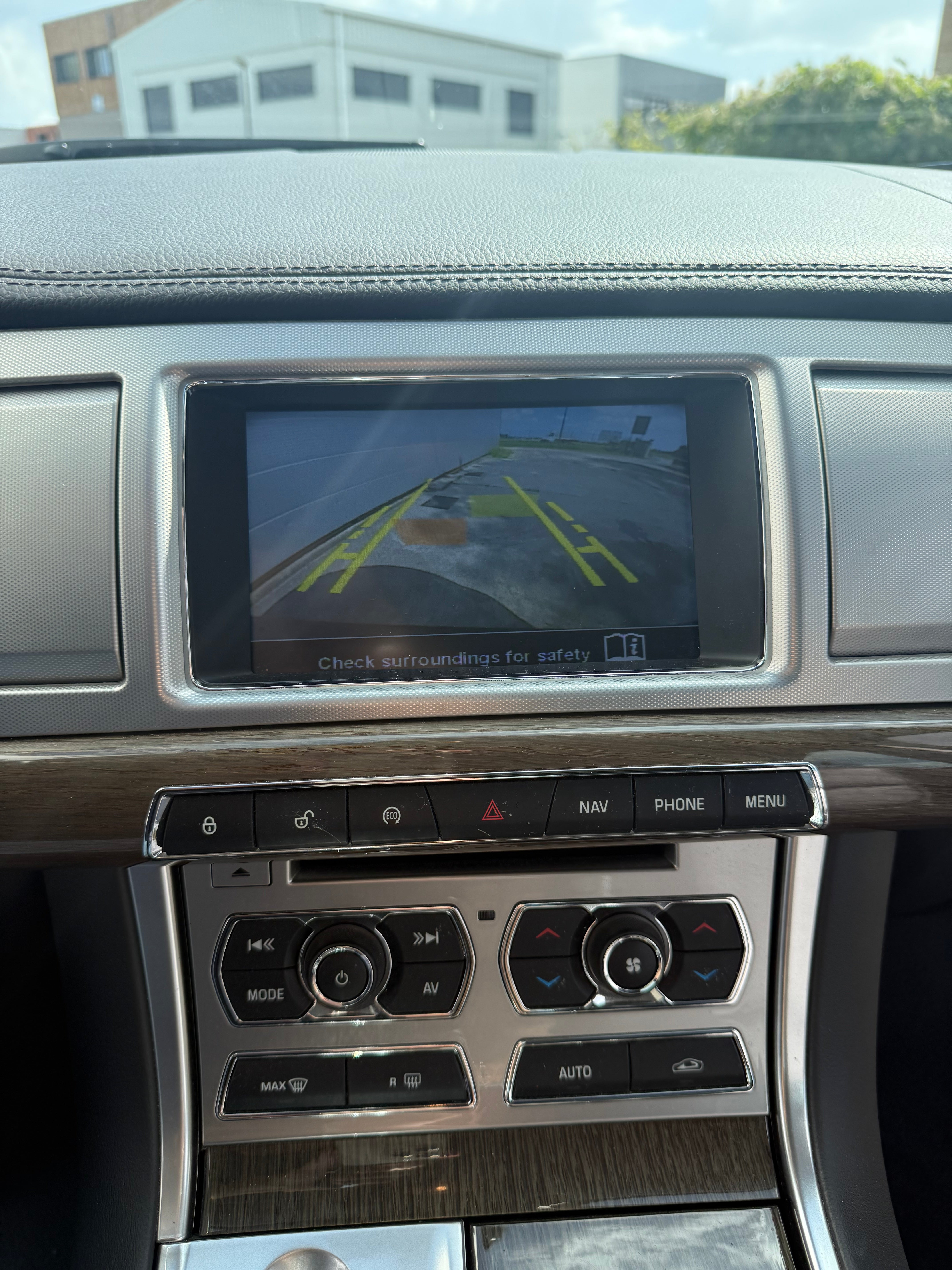 Jaguar XF 2.2D 200 LUXE PREMIUM Jaguar XF 2.2D 200 LUXE PREMIUM