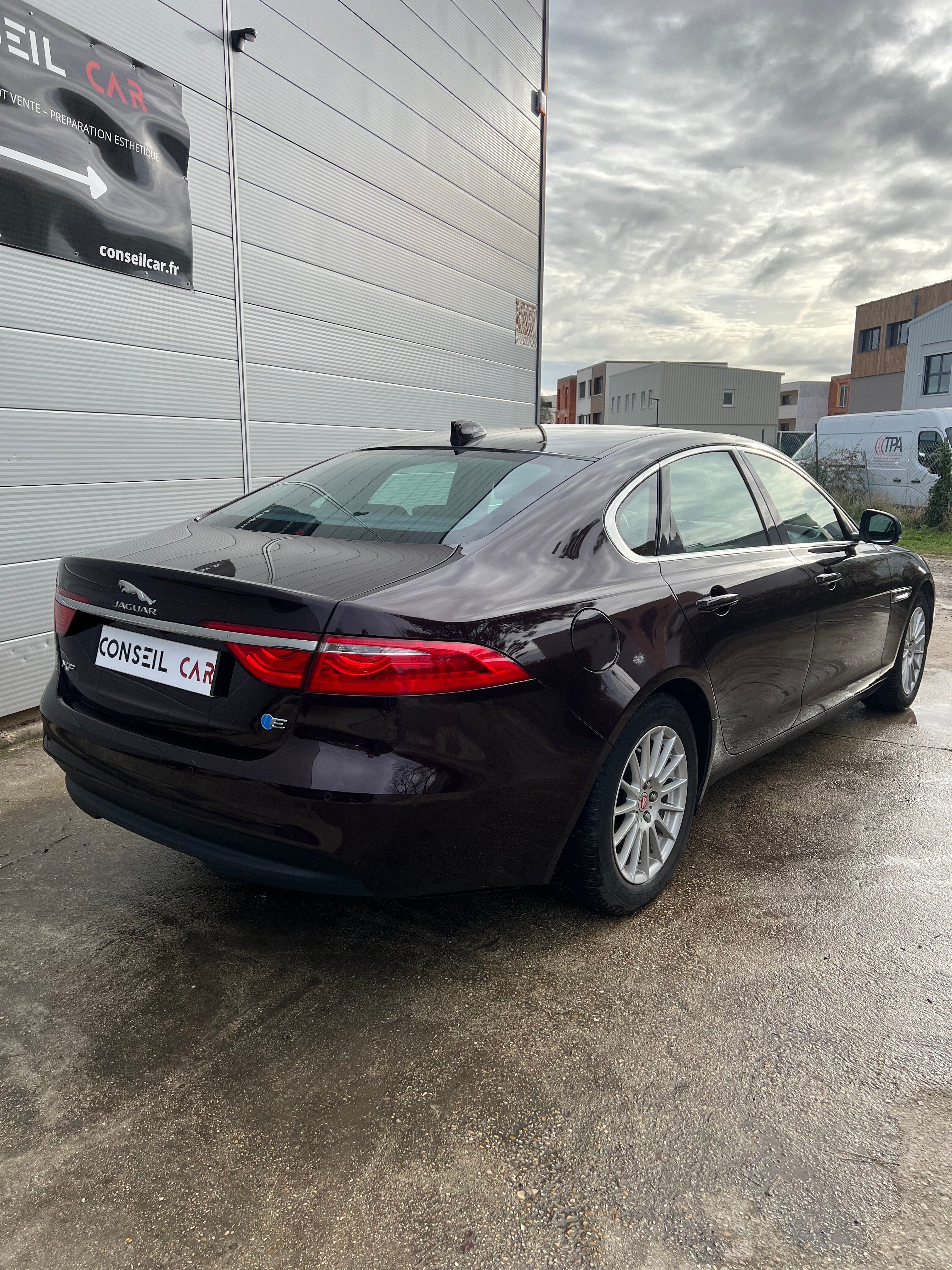 Jaguar XF X260 2.0 D 163 cv Jaguar XF X260 2.0 D 163 cv