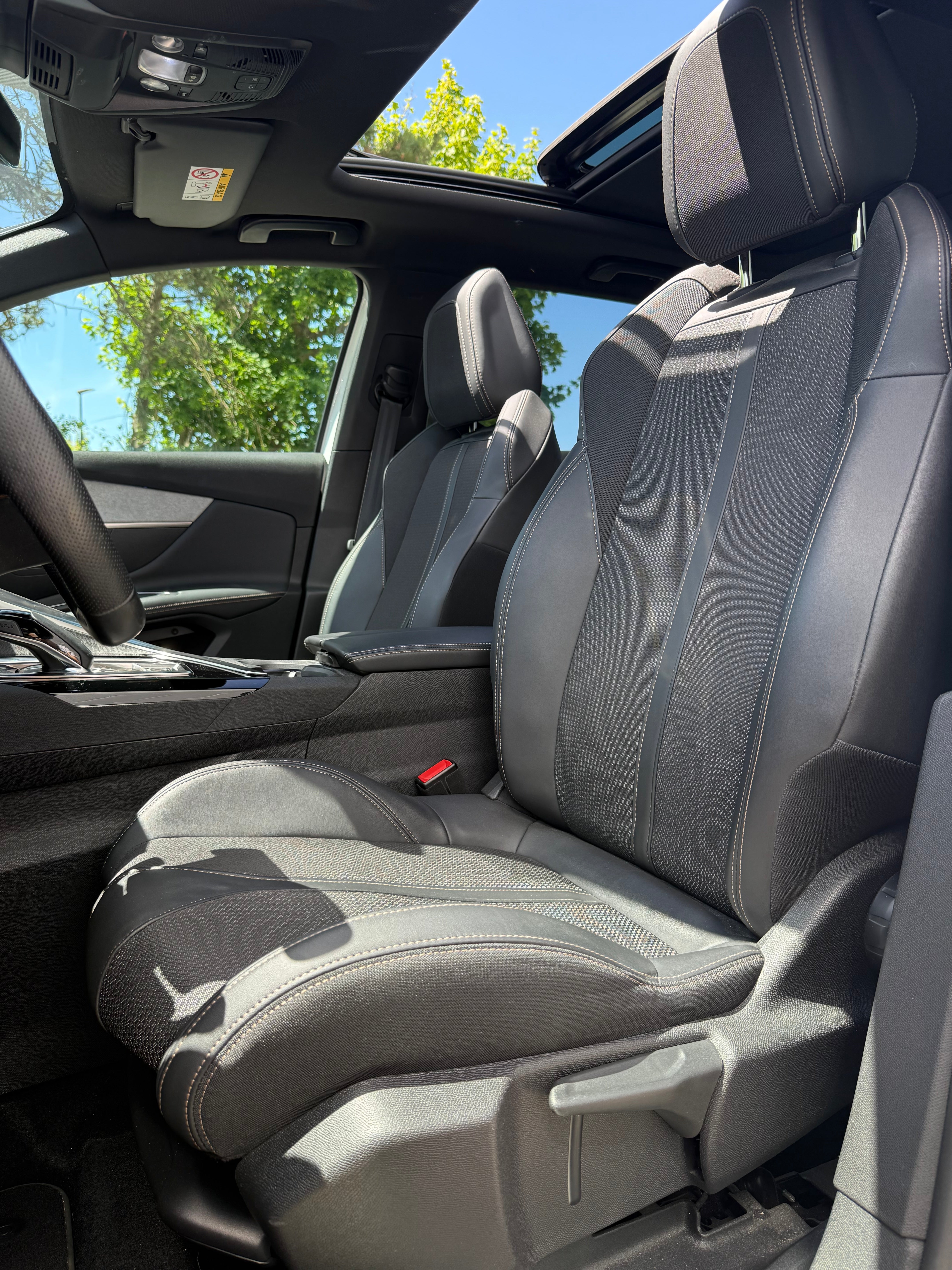 Peugeot 3008 1.2 130CH GT EAT8 Peugeot 3008 1.2 130CH GT EAT8