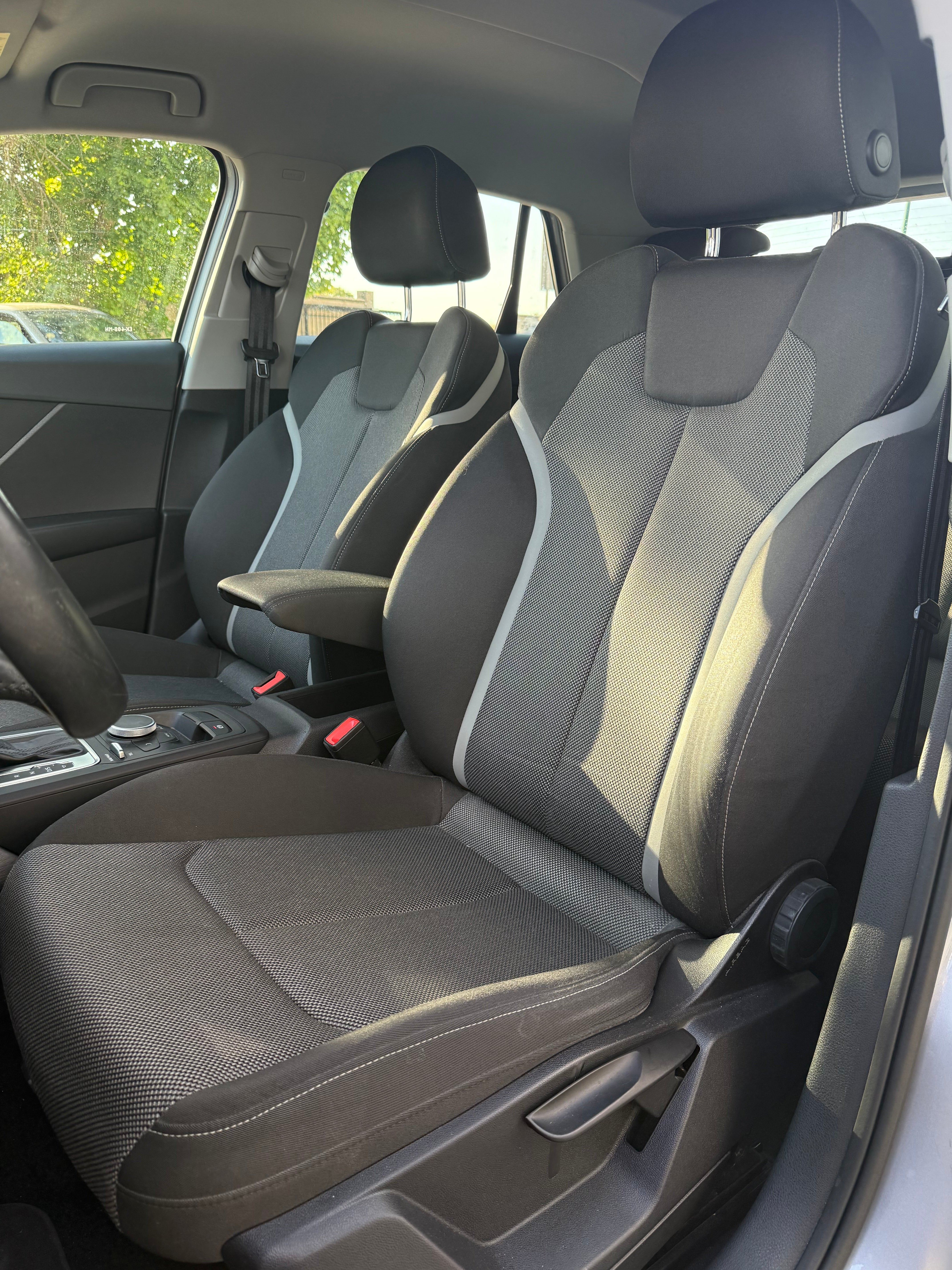 Audi Q2 1.4 TFSI 150ch Business Line S-Tronic Audi Q2 1.4 TFSI 150ch Business Line S-Tronic