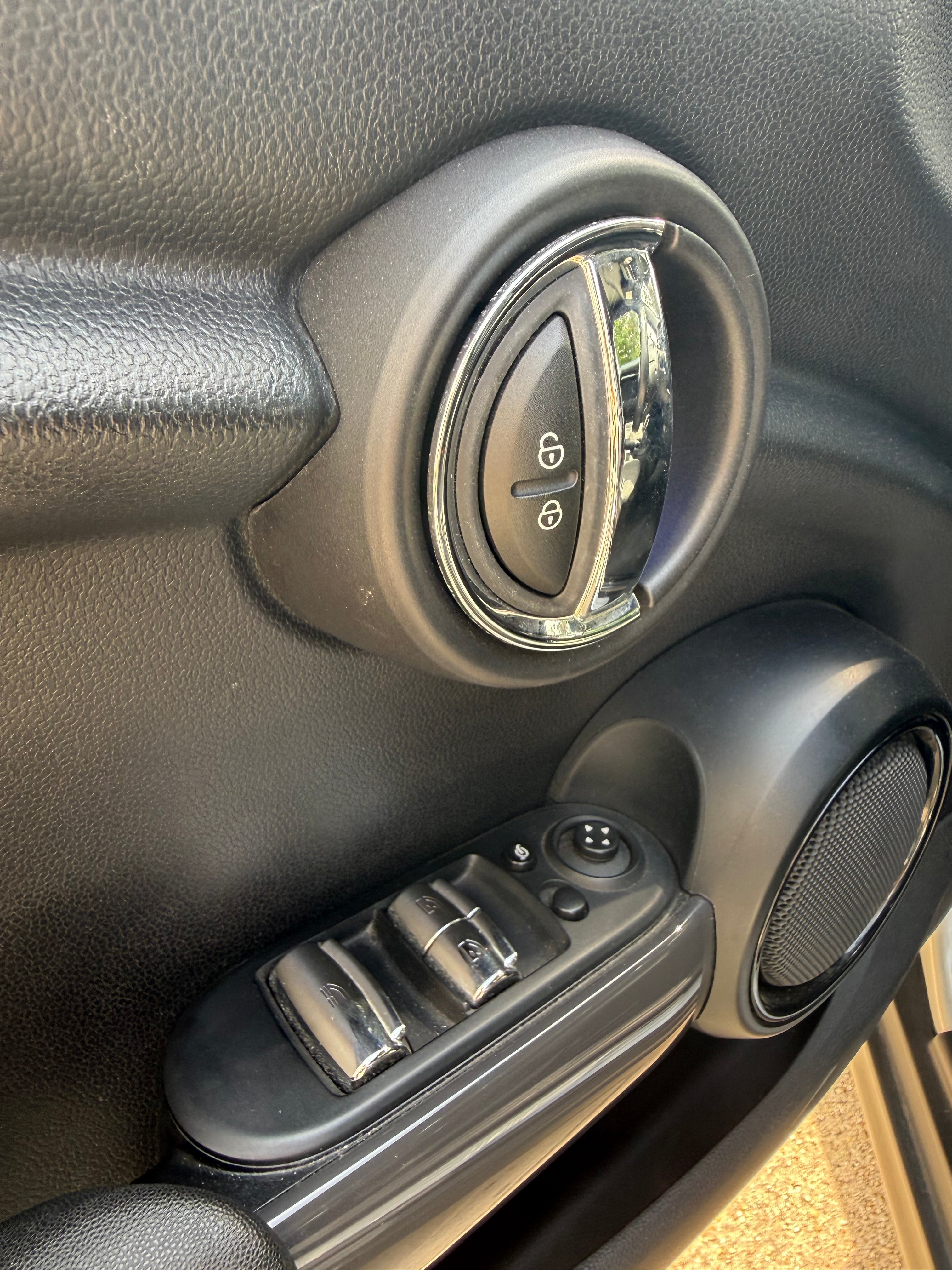 Mini Cooper Cabriolet 1.5 D 115cv BVA HEDDON STREET Mini Cooper Cabriolet 1.5 D 115cv BVA HEDDON STREET
