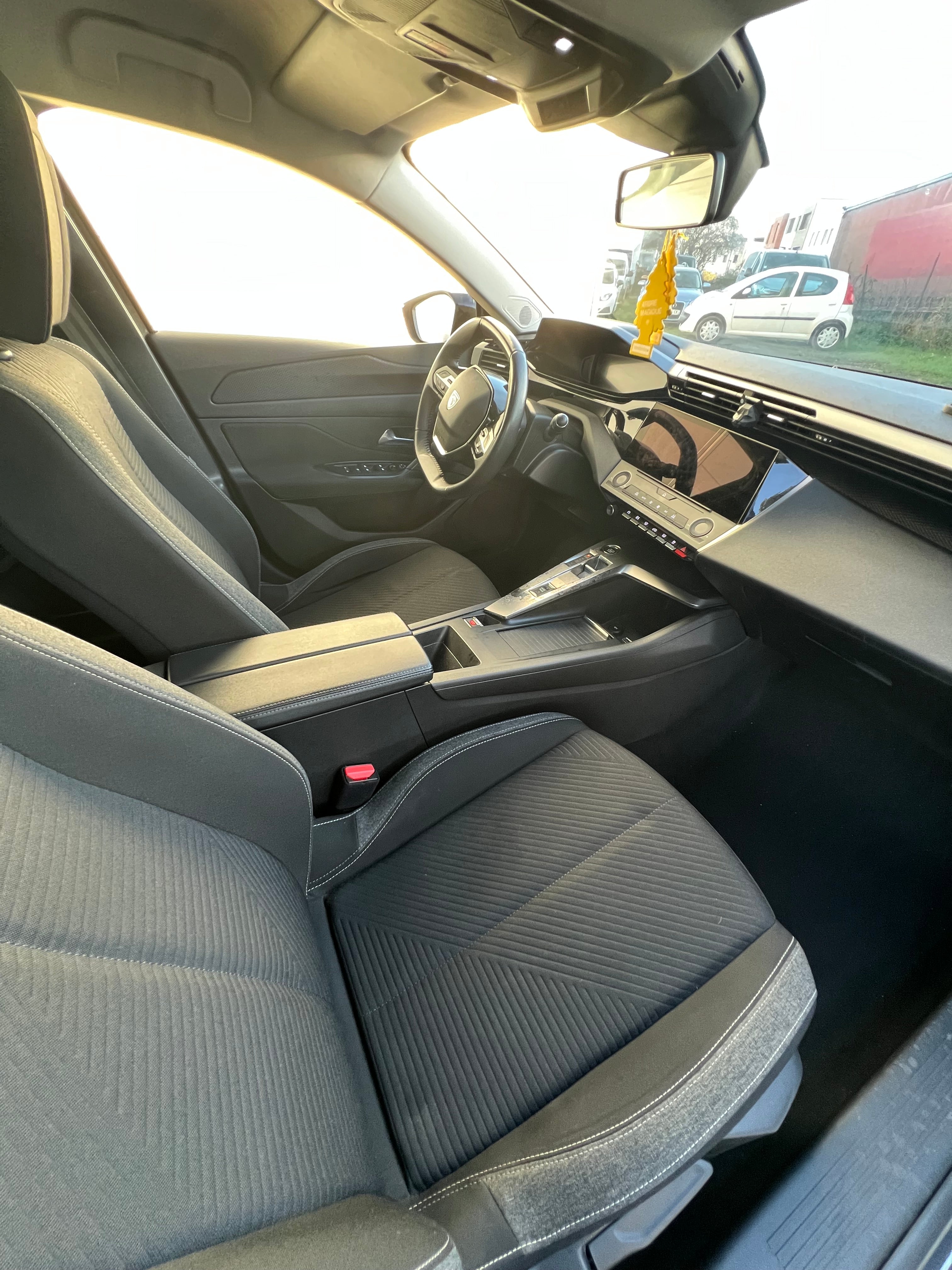 Peugeot 308 SW 1.5 BHDI 130ch EAT8 Peugeot 308 SW 1.5 BHDI 130ch EAT8