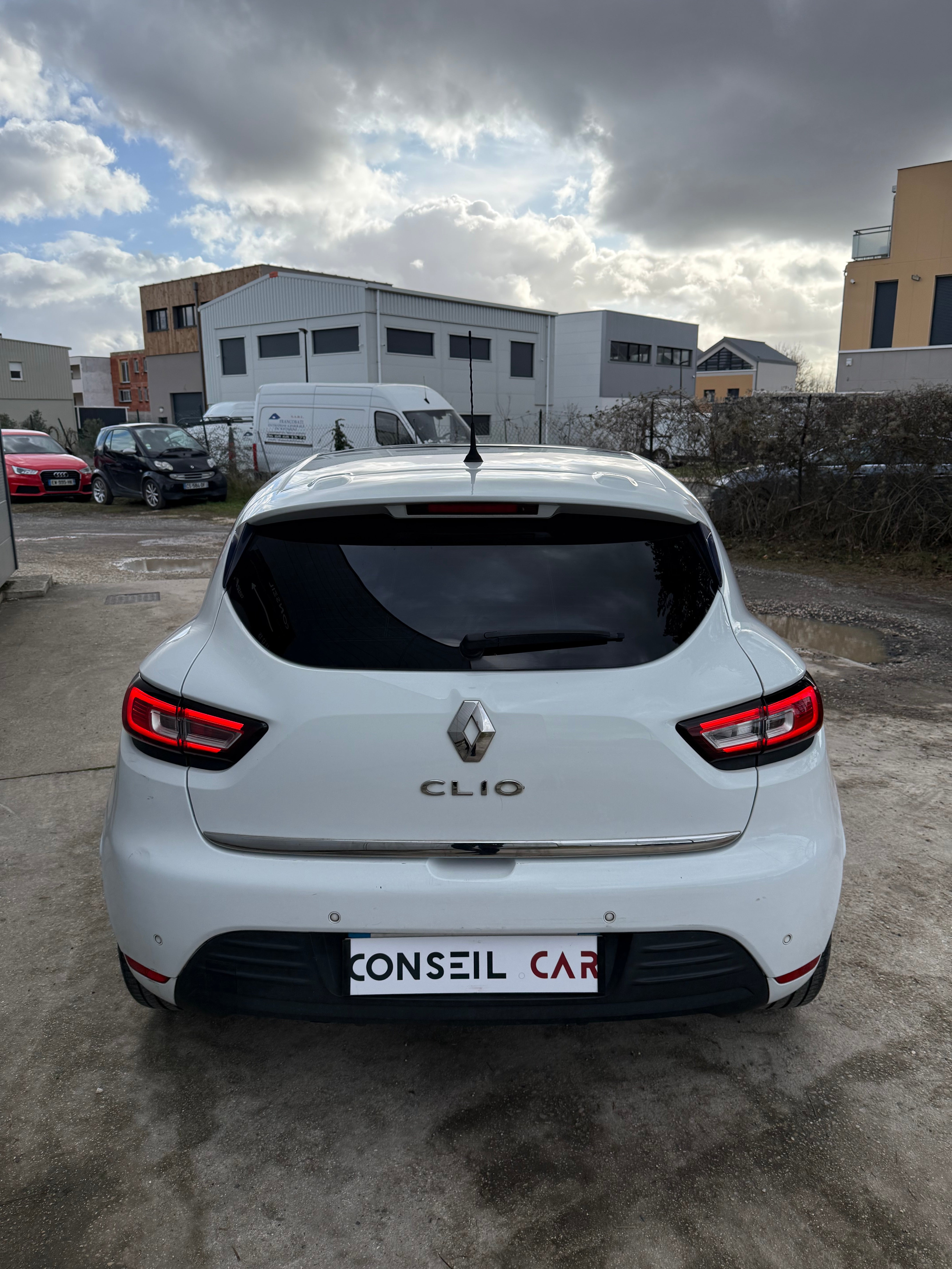 RENAULT Clio IV 1.2 75ch RENAULT Clio IV 1.2 75ch