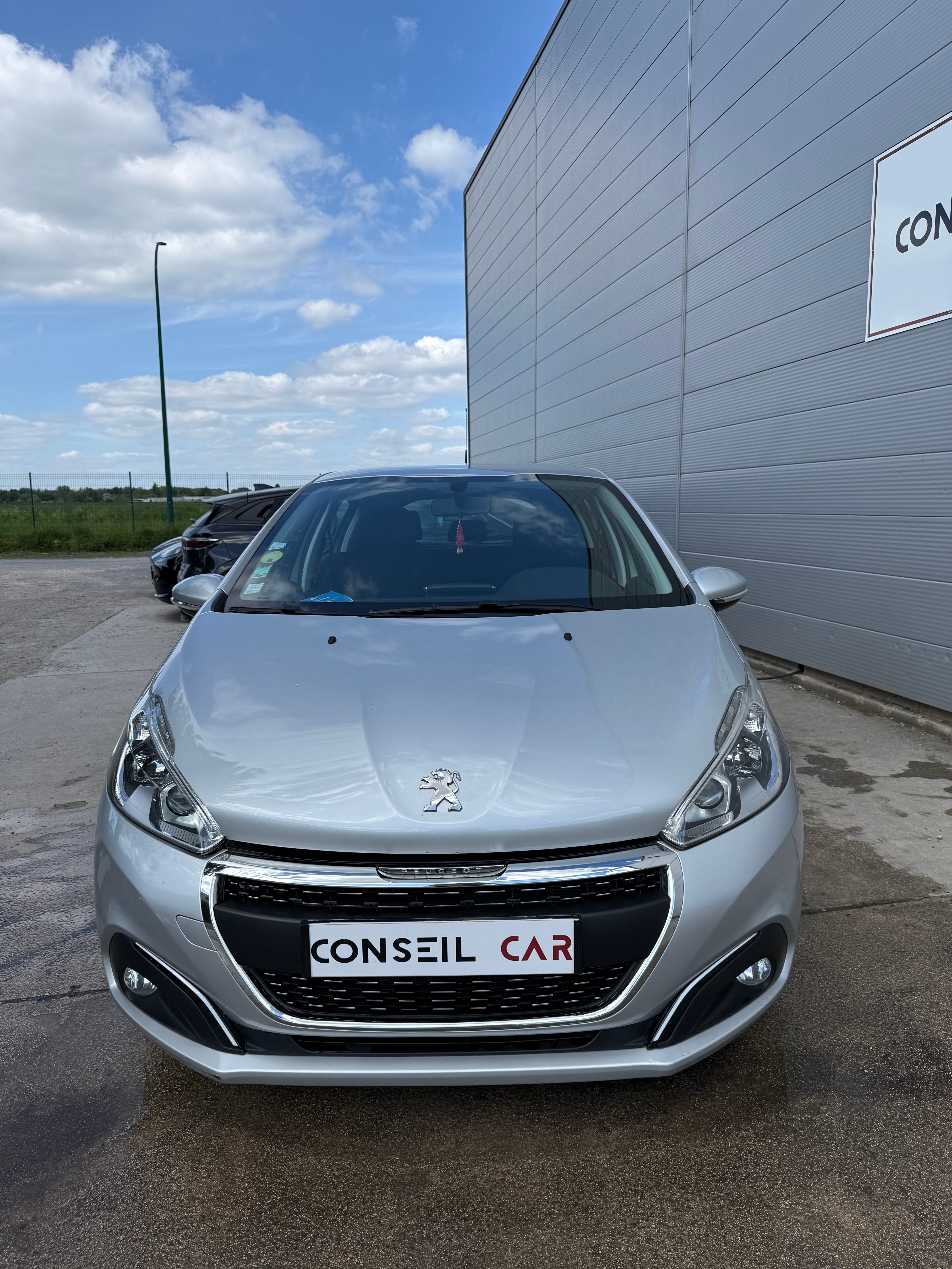 Peugeot 208 Phase 2 1.6 Blue HDi 75cv Peugeot 208 Phase 2 1.6 Blue HDi 75cv