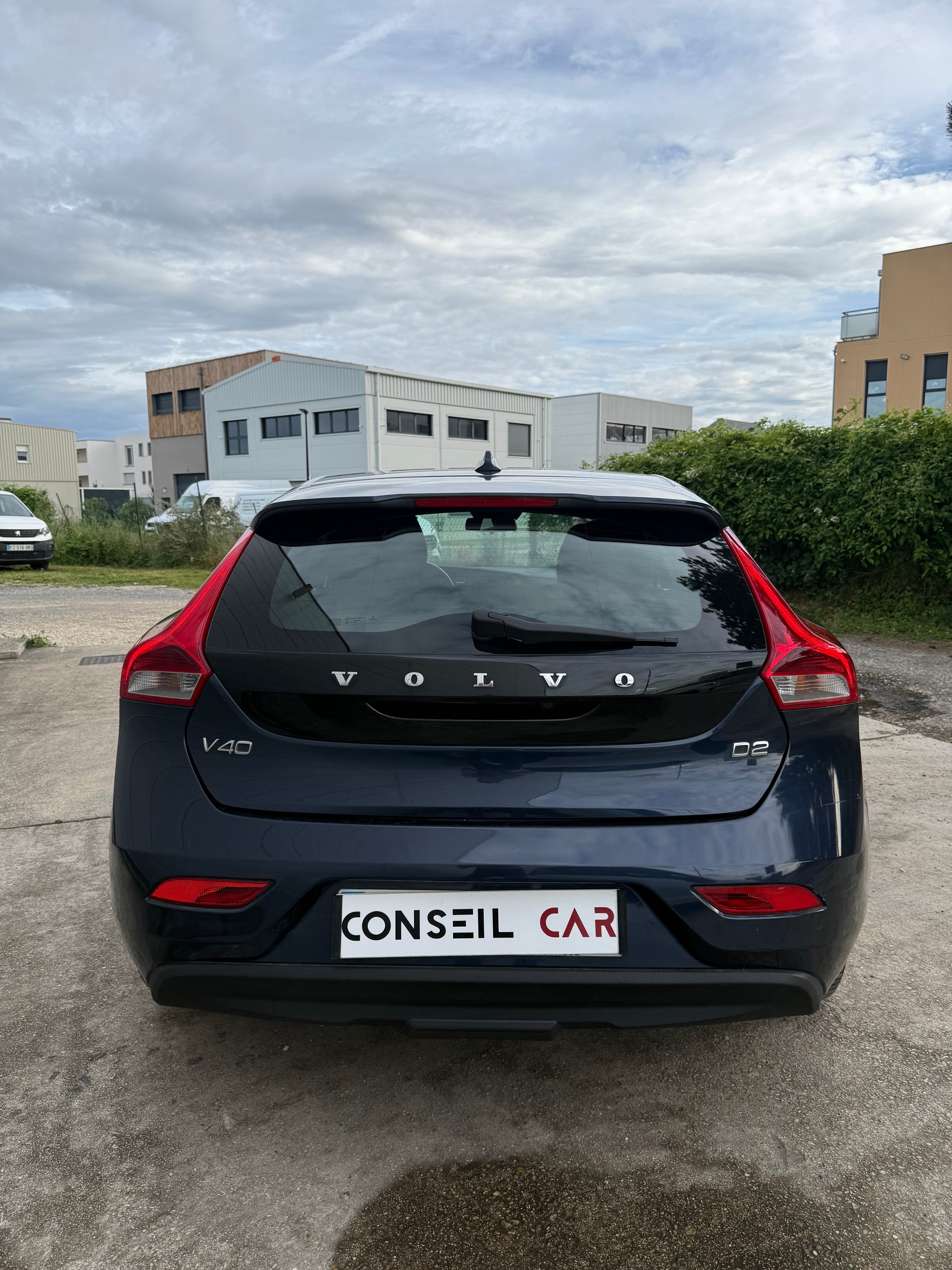 Volvo V40 1.6 D2 115 EFFEKTIV LINE KINETIC Volvo V40 1.6 D2 115 EFFEKTIV LINE KINETIC