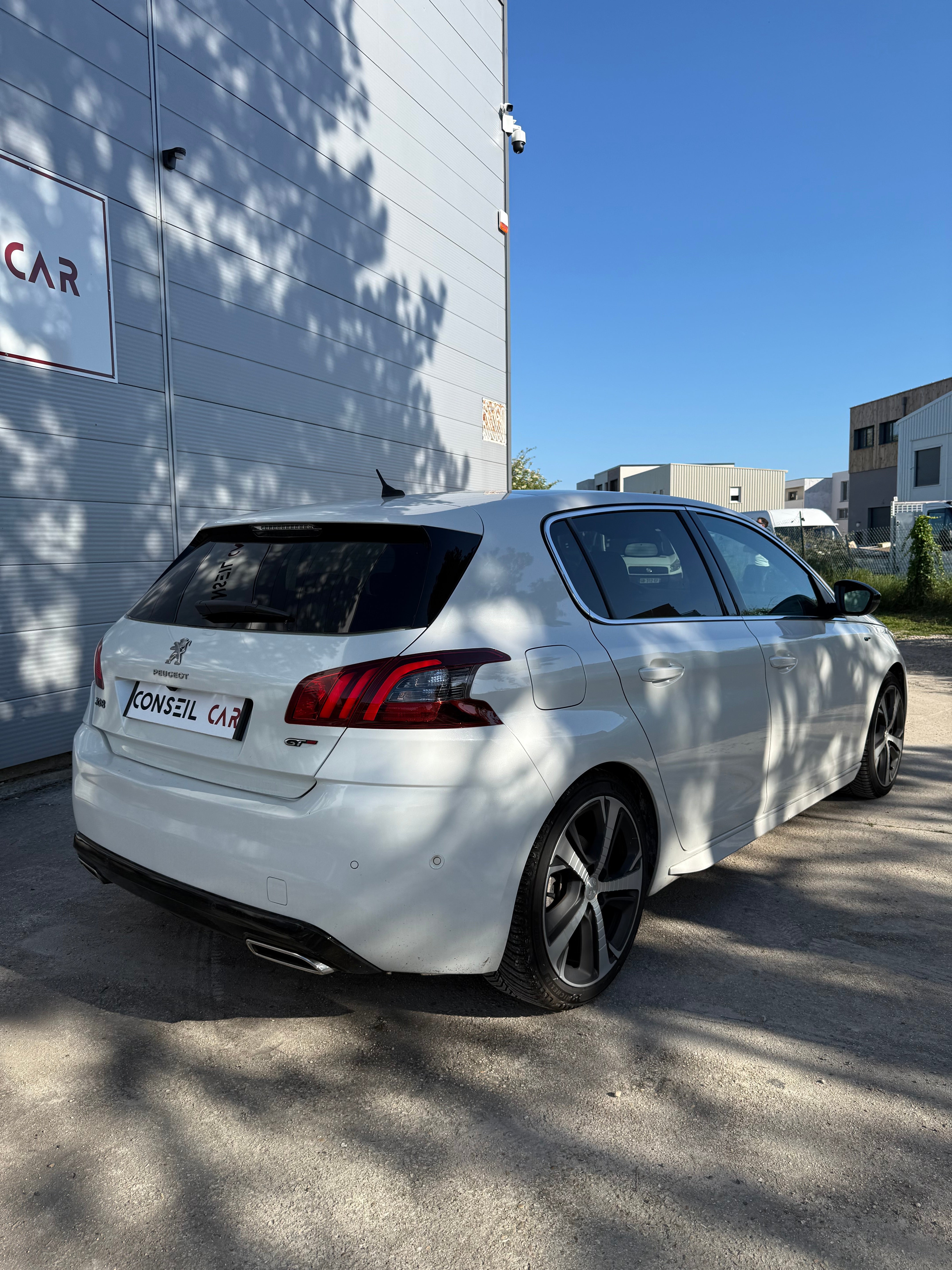 Peugeot 308 GT GENERATION-II 2.0 BLUEHDI 180cv Peugeot 308 GT GENERATION-II 2.0 BLUEHDI 180cv