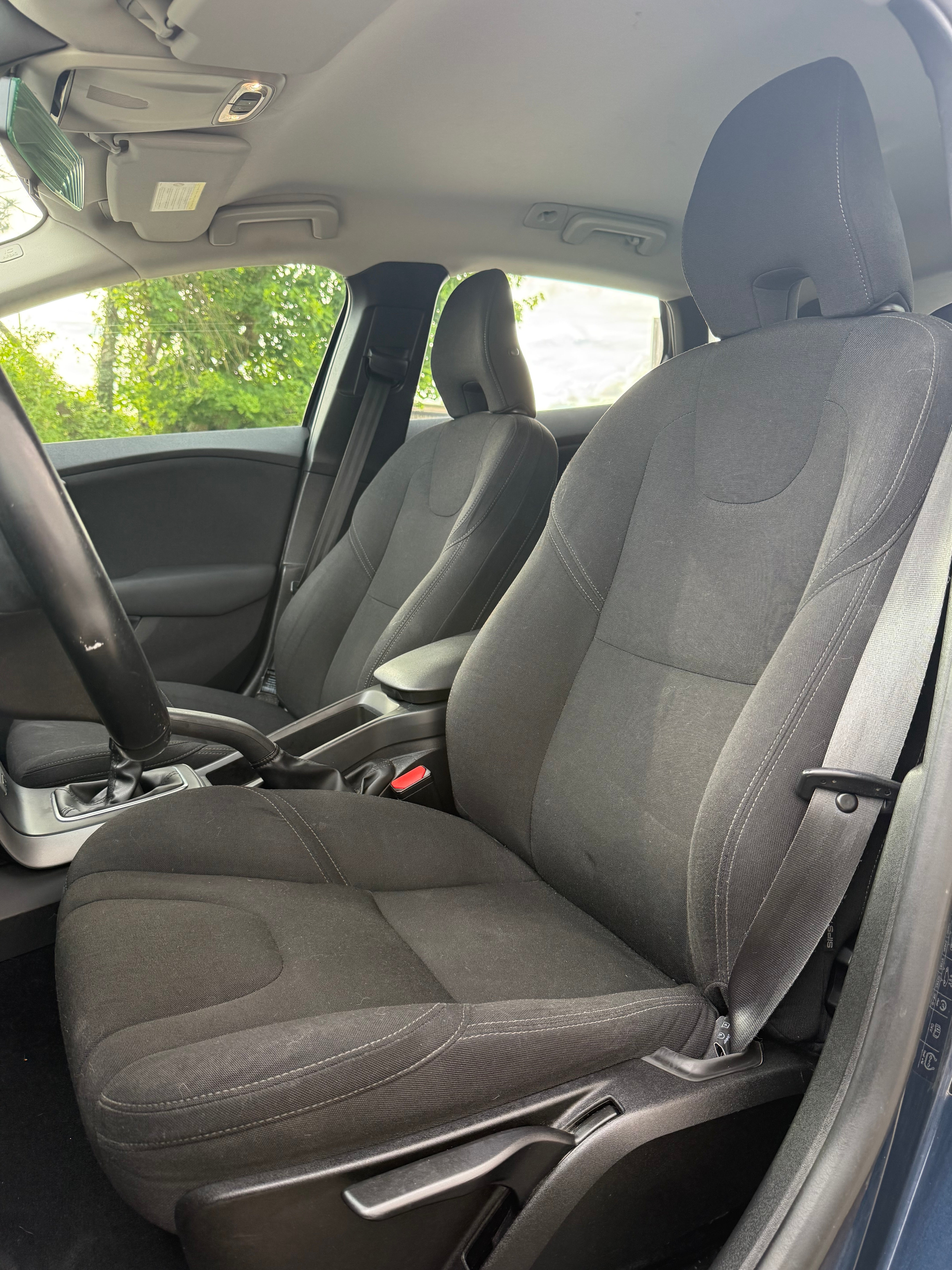 Volvo V40 1.6 D2 115 EFFEKTIV LINE KINETIC Volvo V40 1.6 D2 115 EFFEKTIV LINE KINETIC