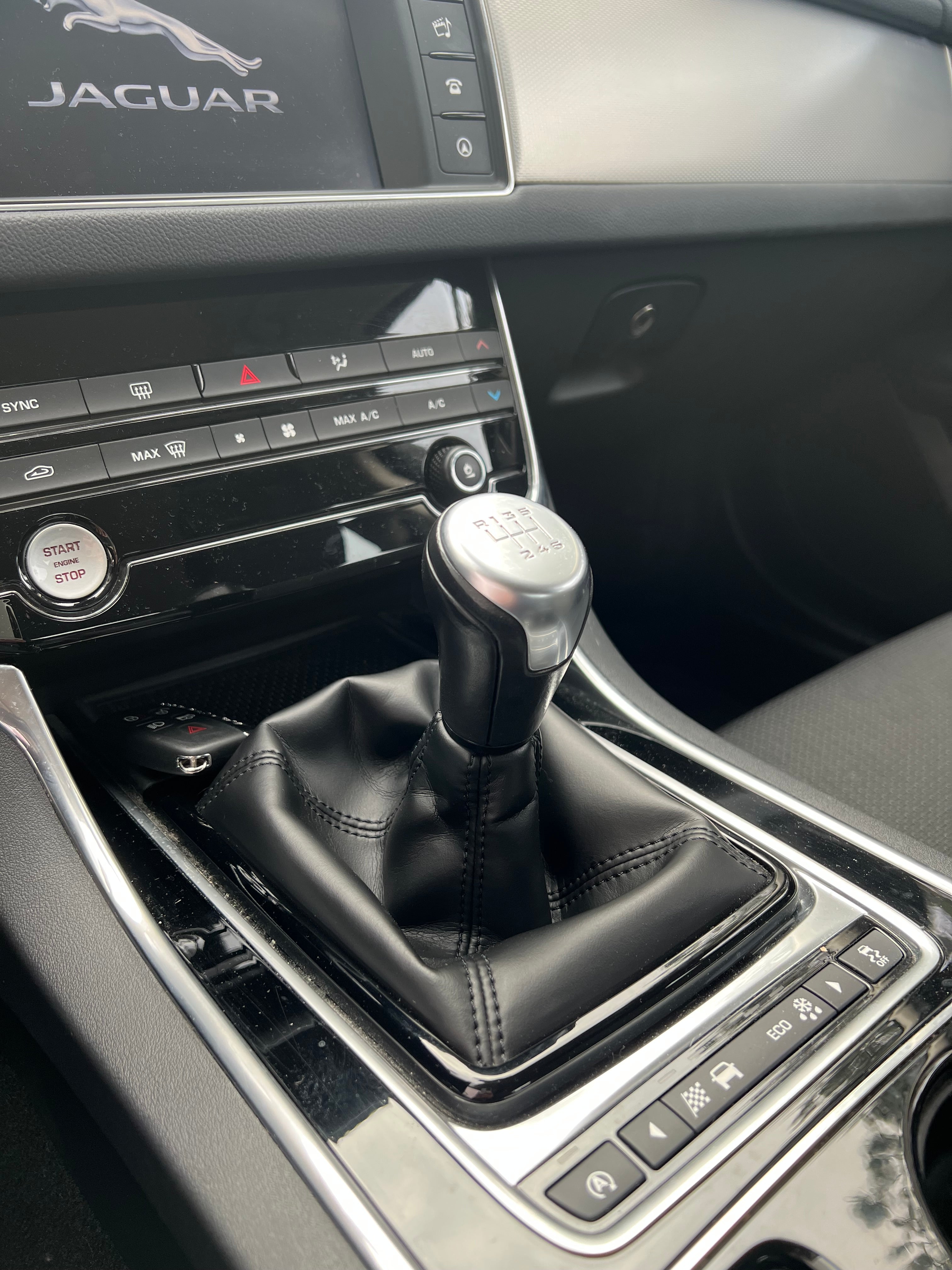 Jaguar XF X260 2.0 D 163 cv Jaguar XF X260 2.0 D 163 cv