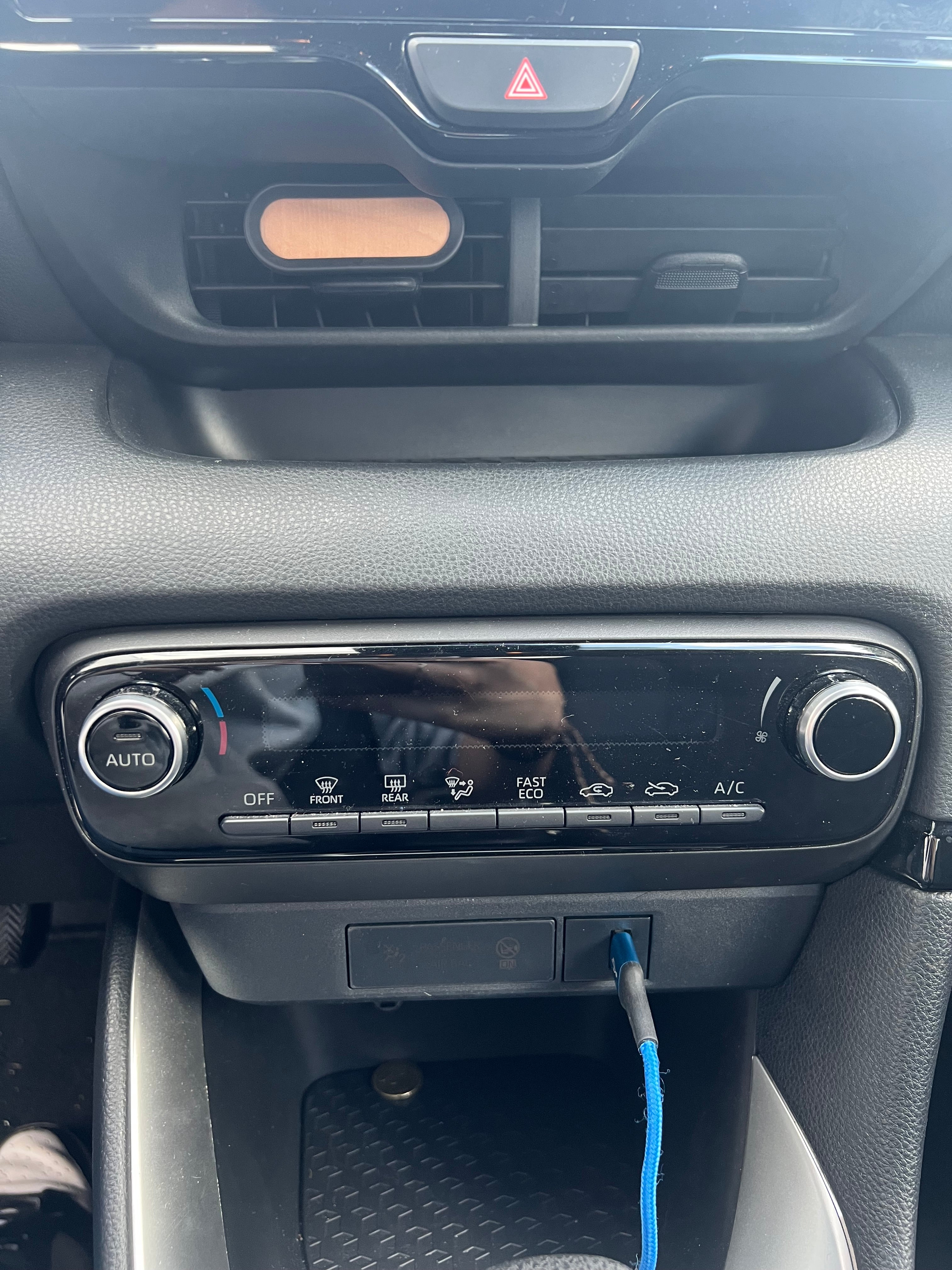 TOYOTA Yaris 1.5 116H Hybride TOYOTA Yaris 1.5 116H Hybride