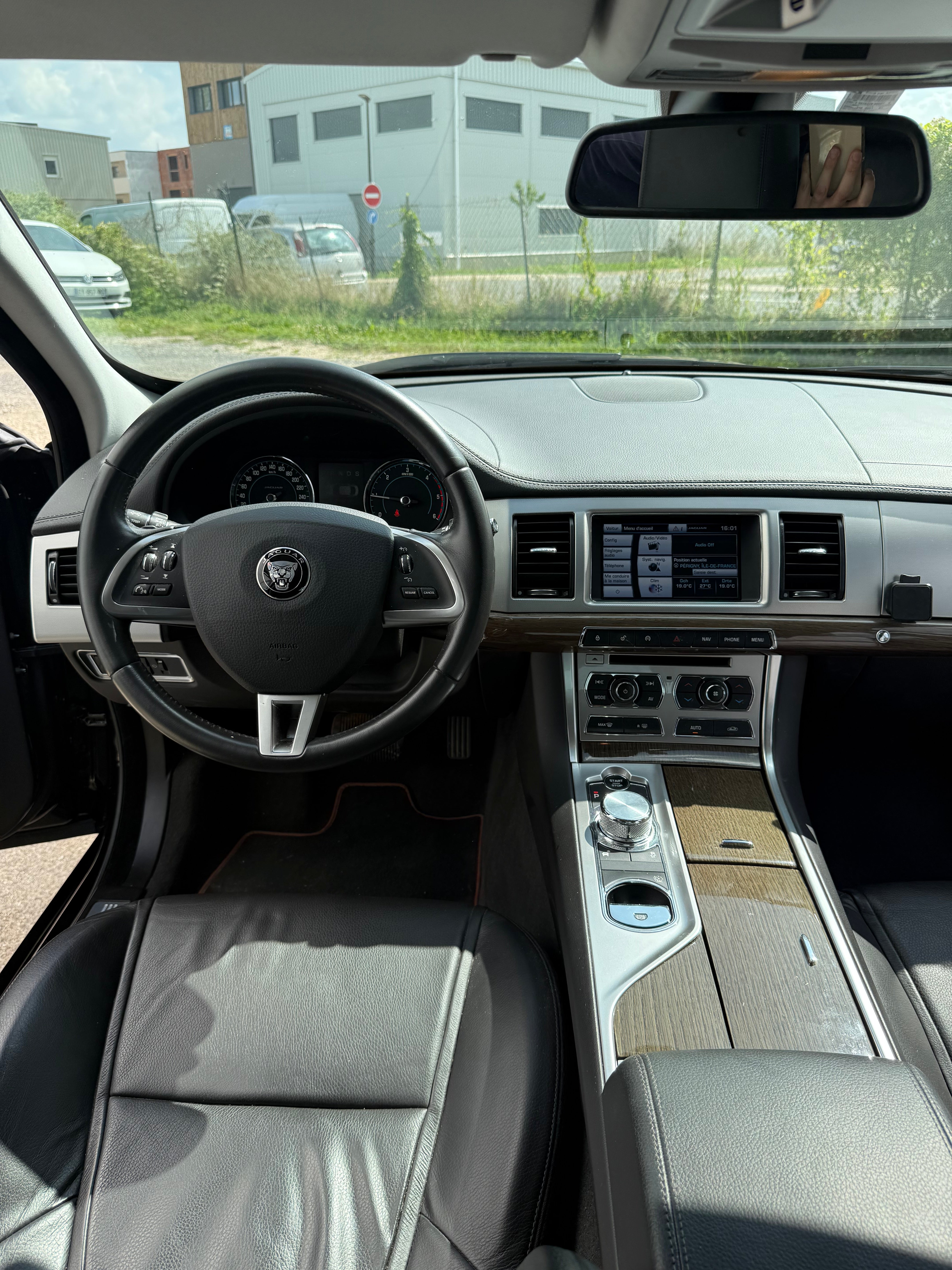 Jaguar XF 2.2D 200 LUXE PREMIUM Jaguar XF 2.2D 200 LUXE PREMIUM