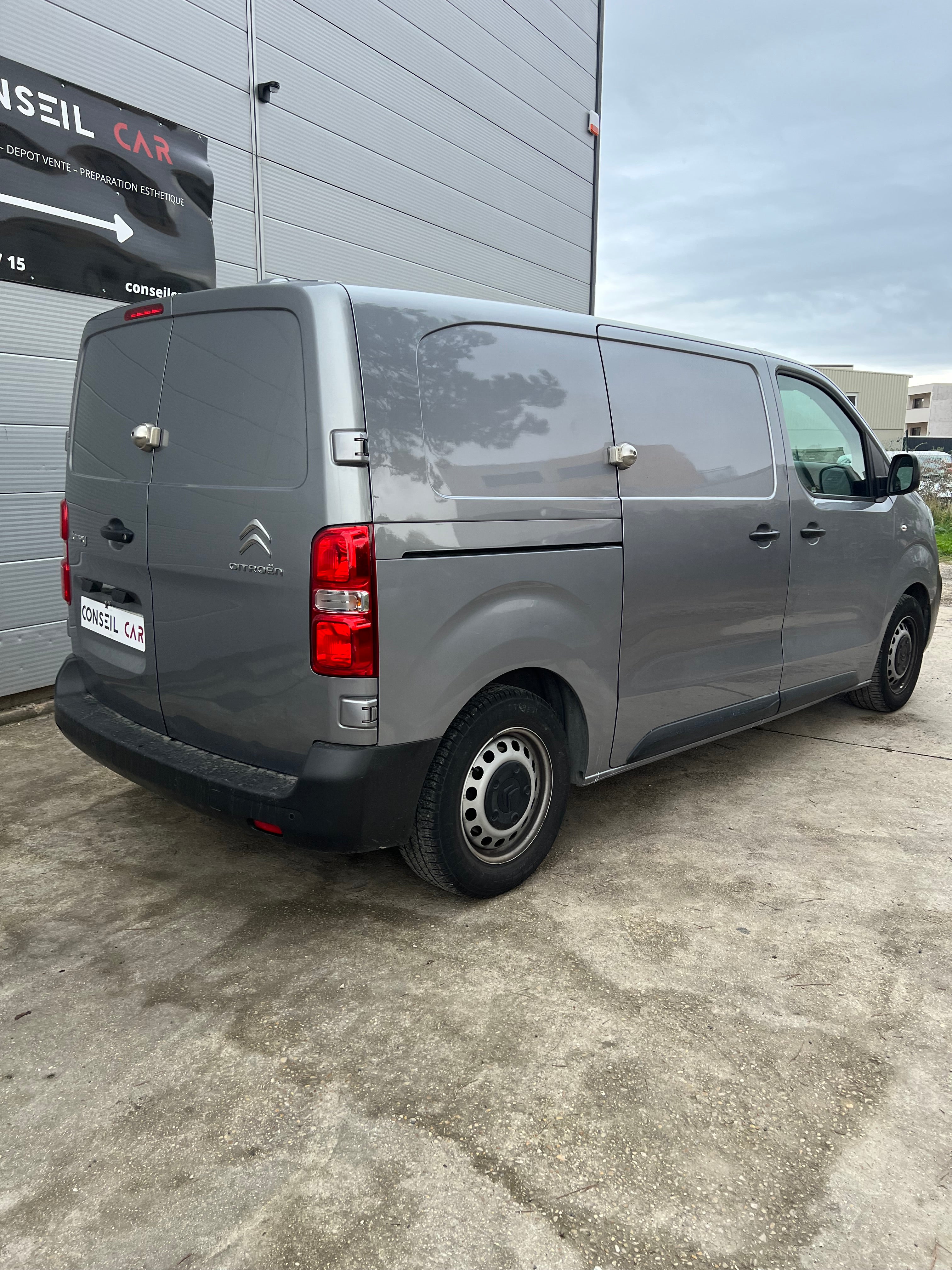 Citroën Jumpy III VUL M 1.5 BlueHDi Fourgon moyen 102 cv Citroën Jumpy III VUL M 1.5 BlueHDi Fourgon moyen 102 cv