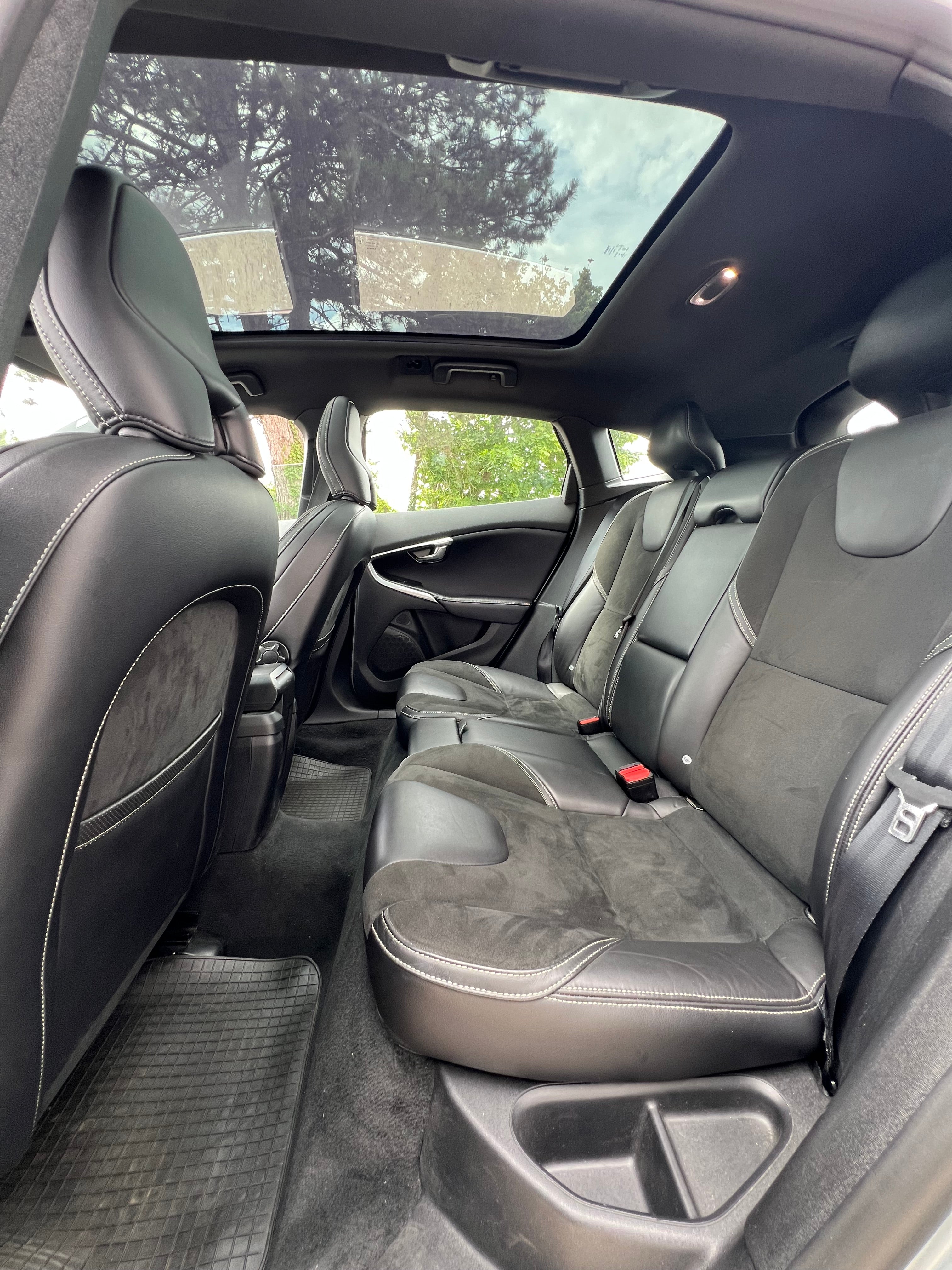 Volvo V40 150ch Geartronic 6 R-Design Volvo V40 150ch Geartronic 6 R-Design