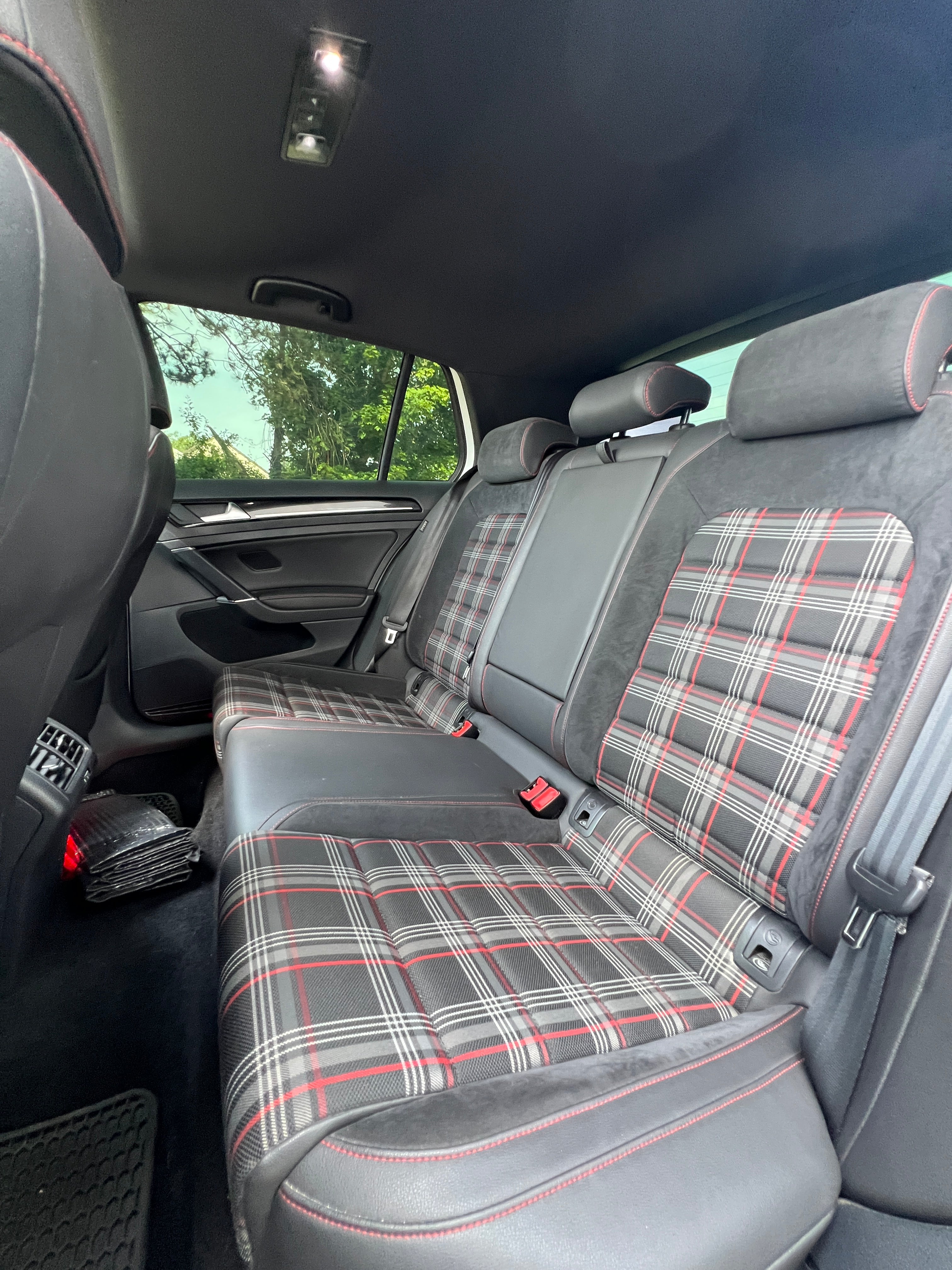 Volkswagen Golf GTI 2.0 TSI 220 BLUEMOTION Volkswagen Golf GTI 2.0 TSI 220 BLUEMOTION