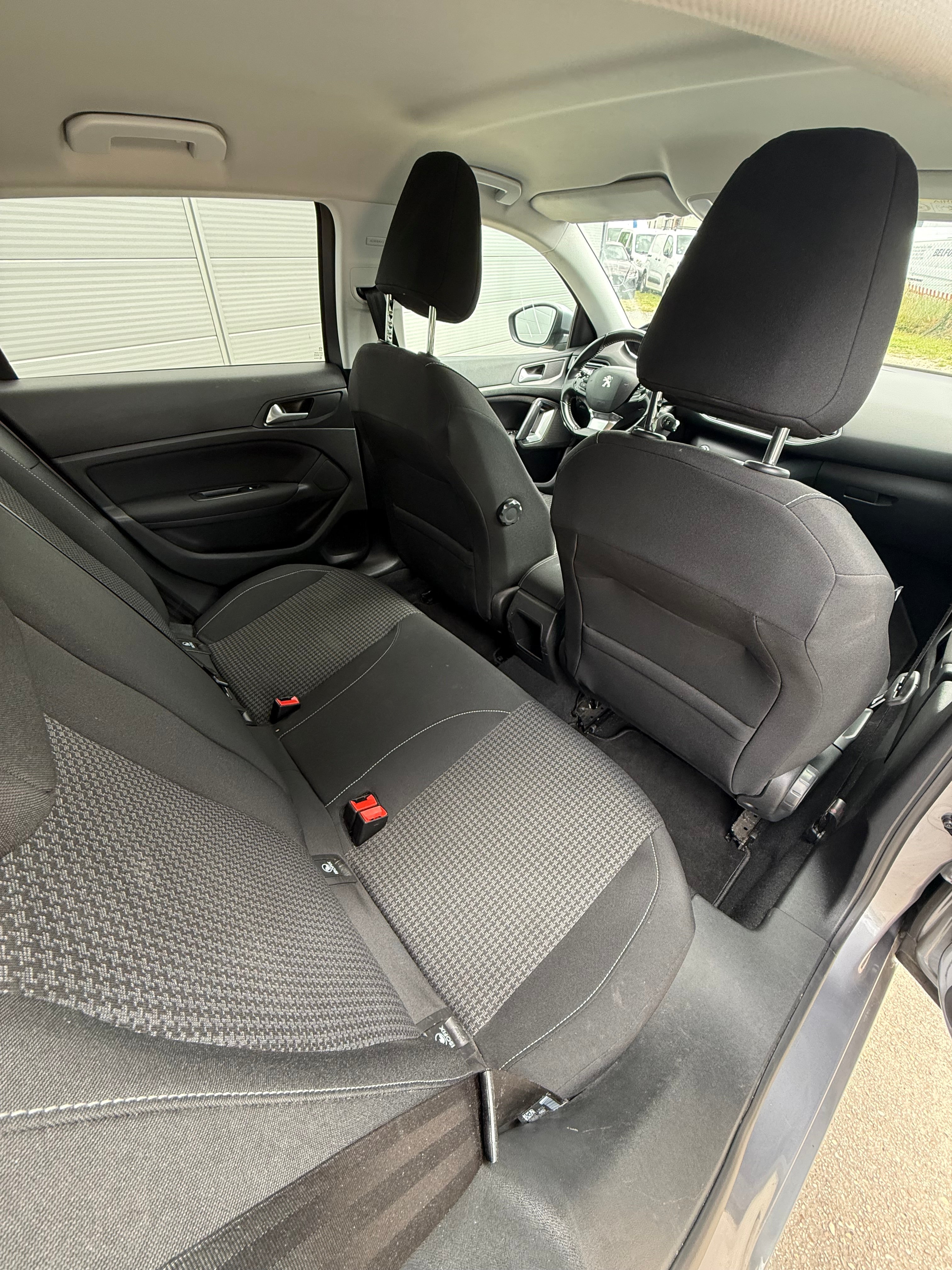 Peugeot 308 GENERATION-II 1.2 PURETECH 110 STYLE Peugeot 308 GENERATION-II 1.2 PURETECH 110 STYLE