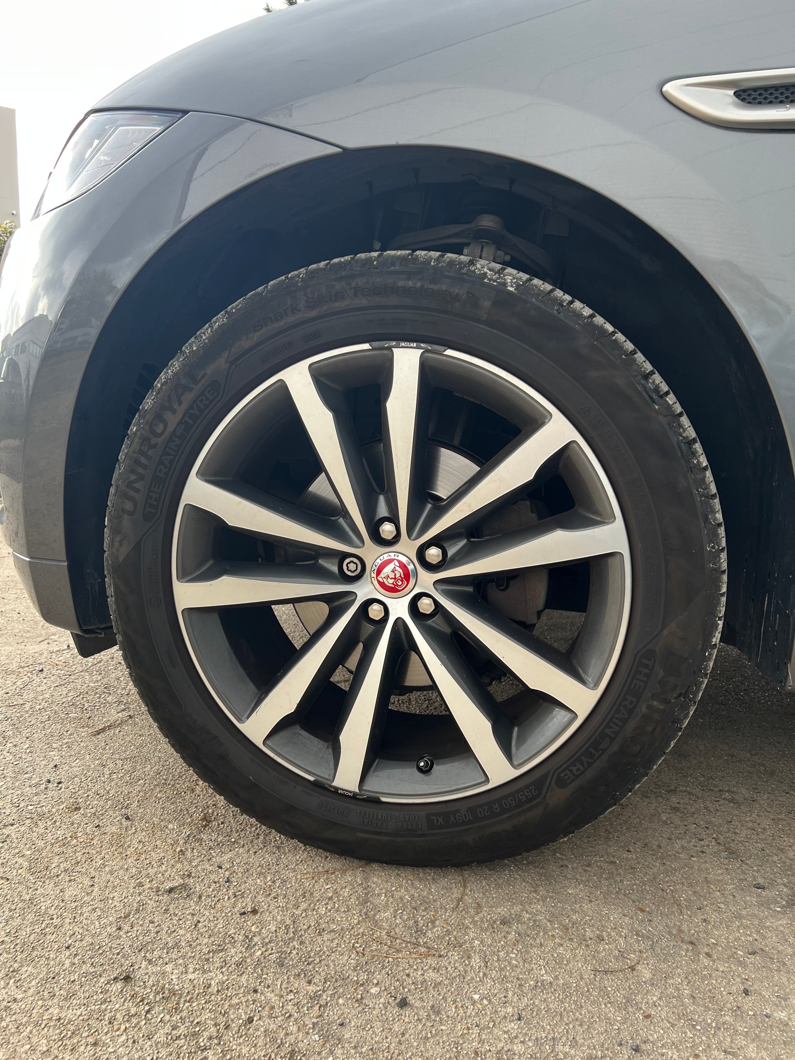 Jaguar F-Pace 2.0 D AWD R Sport 180cv Jaguar F-Pace 2.0 D AWD R Sport 180cv