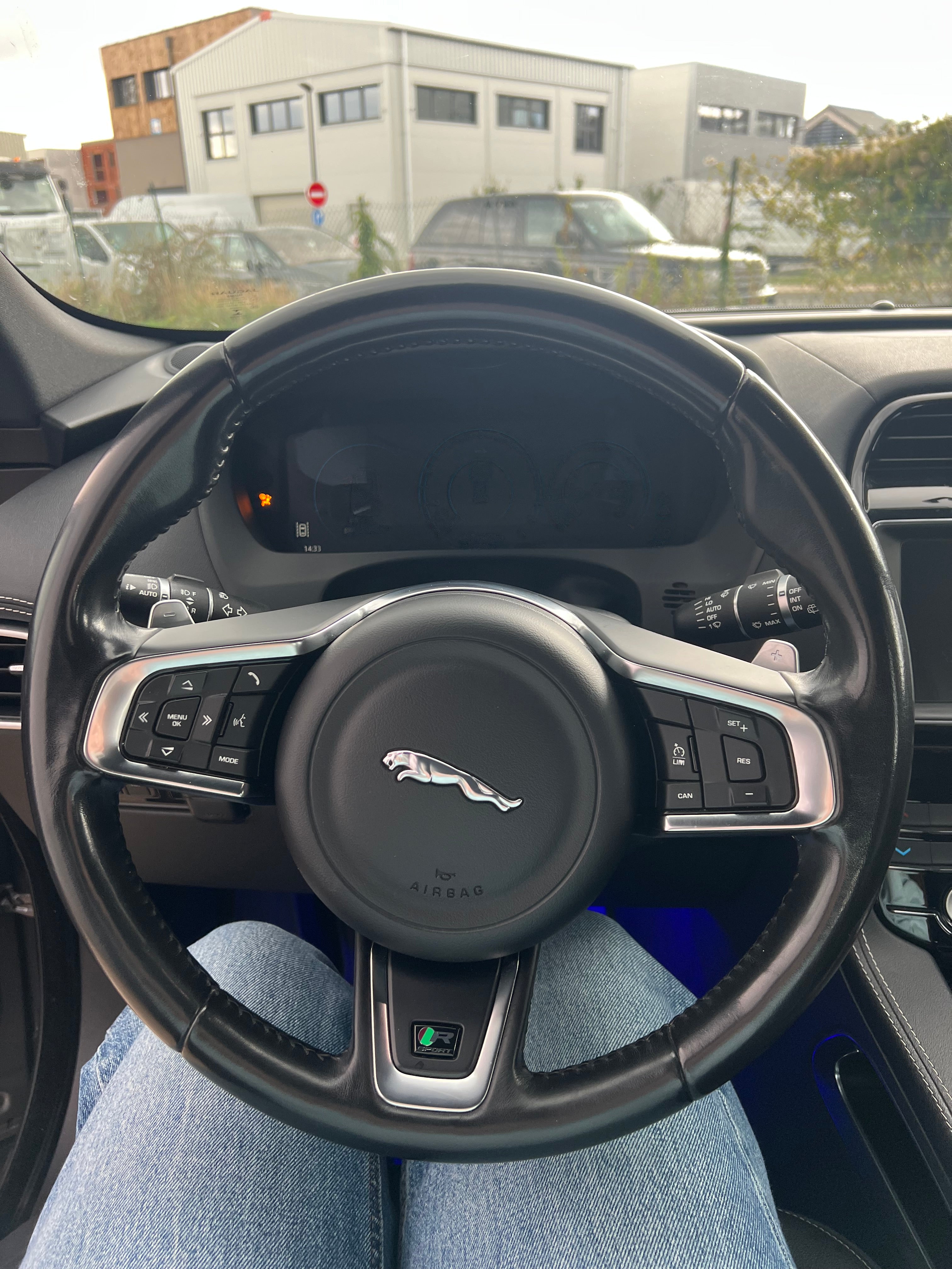 Jaguar F-Pace 2.0 D AWD R Sport 180cv Jaguar F-Pace 2.0 D AWD R Sport 180cv