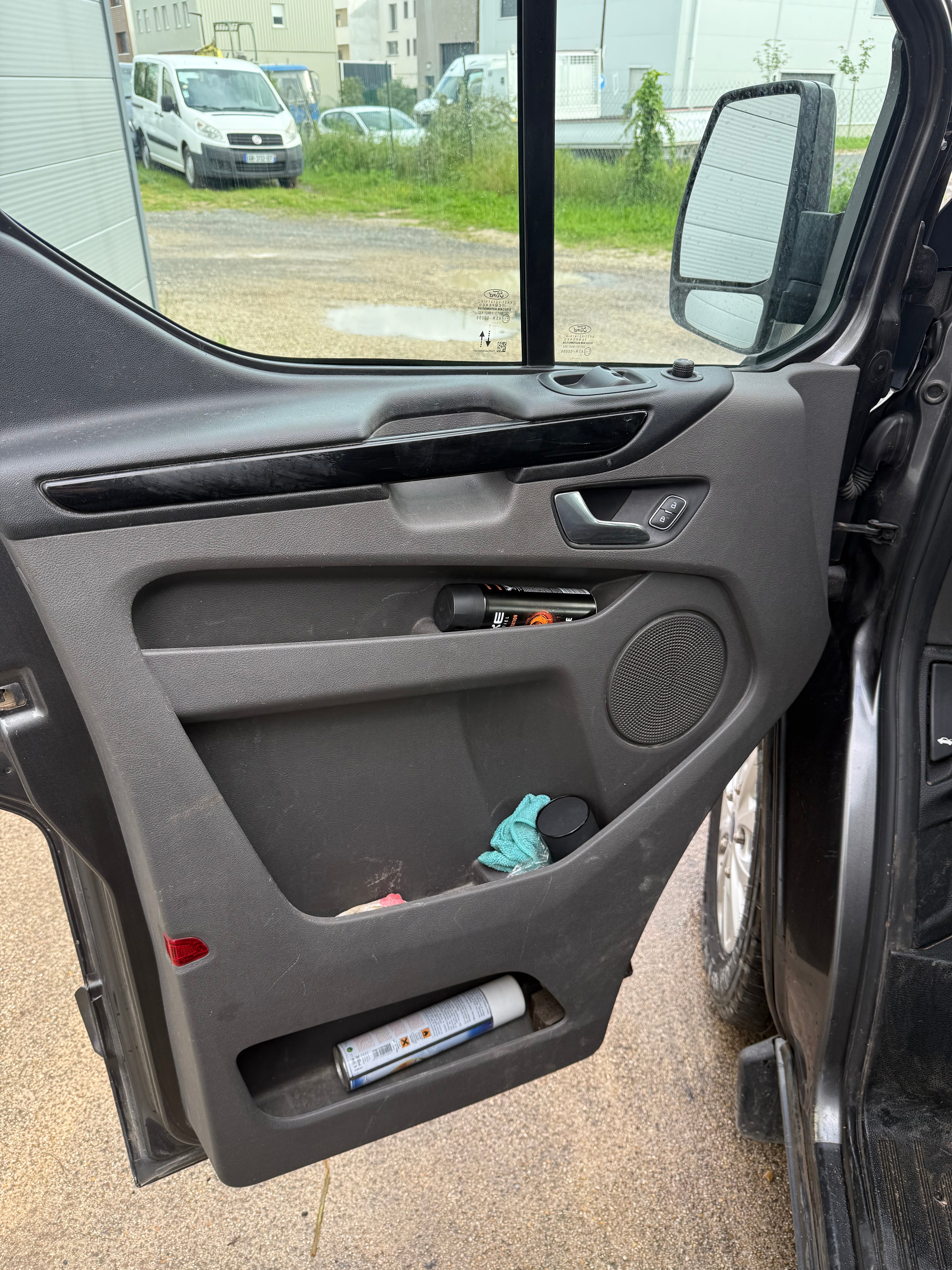 Ford Transit Custom Vu FOURGON 300 2.0 TDCI 170 L1H1 COURT Ford Transit Custom Vu FOURGON 300 2.0 TDCI 170 L1H1 COURT