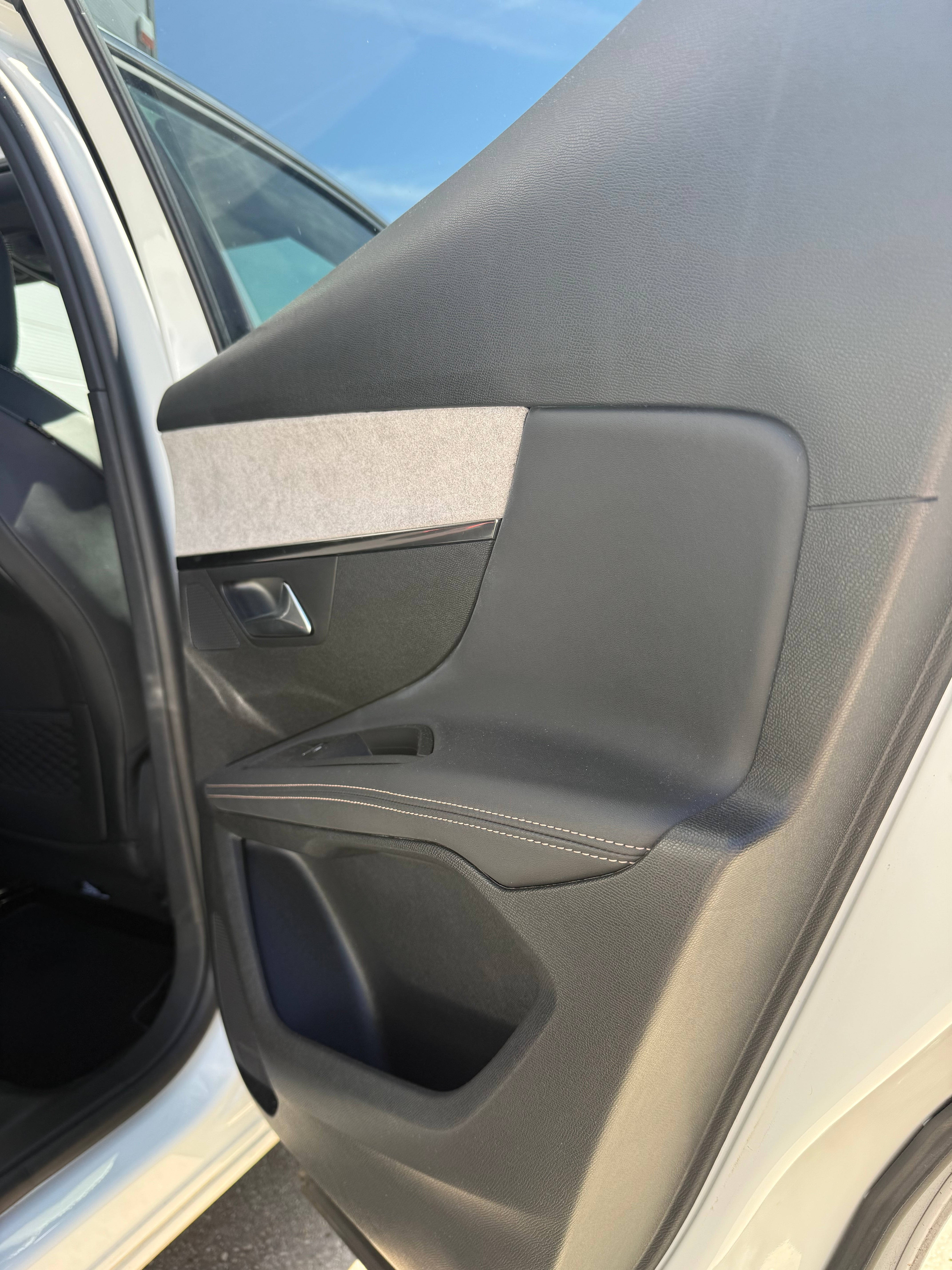 Peugeot 3008 1.2 130CH GT EAT8 Peugeot 3008 1.2 130CH GT EAT8